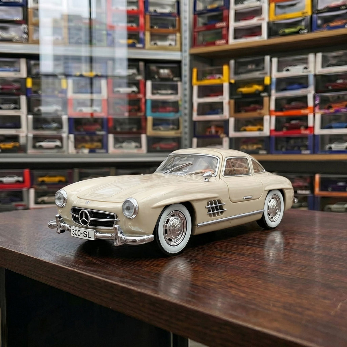Mercedes 300 SL Gullwing | 1:24 Collector Die-Cast | White Finish
