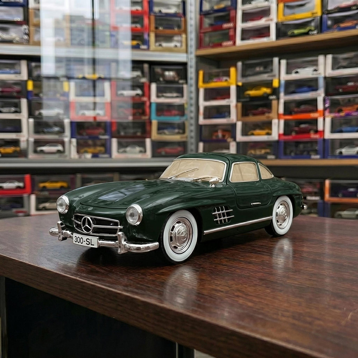 Mercedes 300 SL Gullwing | 1:24 Collector Die-Cast | Green Finish