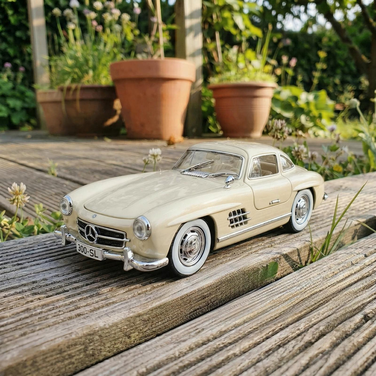 Mercedes 300 SL Gullwing | 1:24 Collector Die-Cast | White Finish