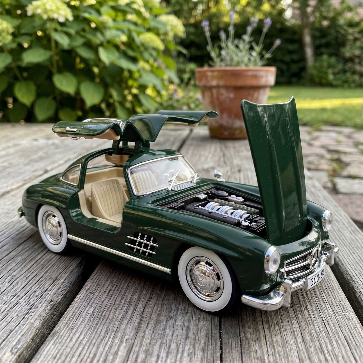 Mercedes 300 SL Gullwing | 1:24 Collector Die-Cast | Green Finish