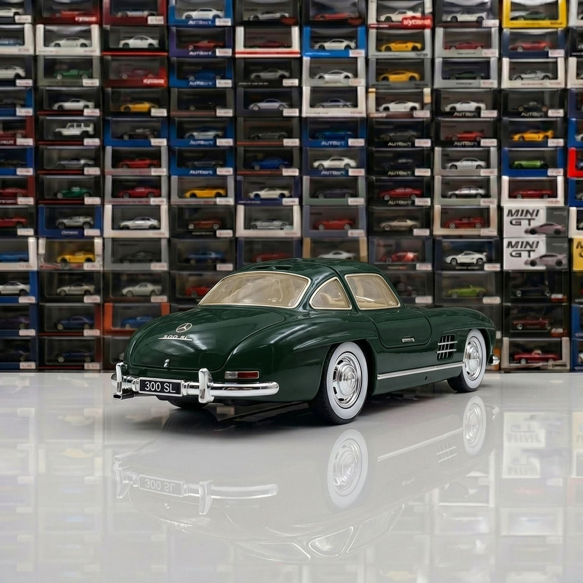 Mercedes 300 SL Gullwing | 1:24 Collector Die-Cast | Green Finish