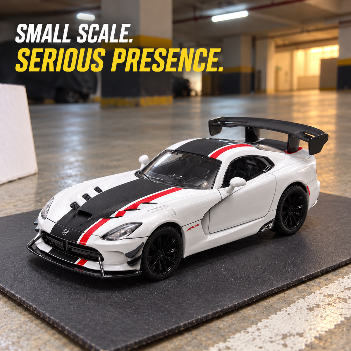 Dodge Viper ACR | 1:24 Collector Die-Cast | White with Black and Red Stripe