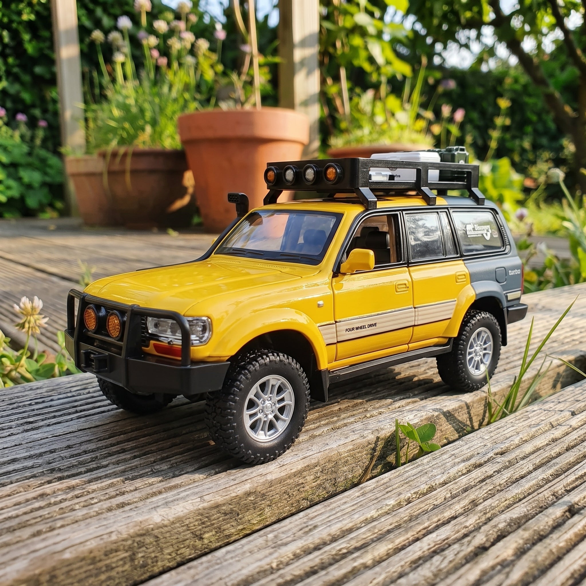 Land Cruiser 80 Series | 1:24 Collector Die-Cast | Yellow Finish