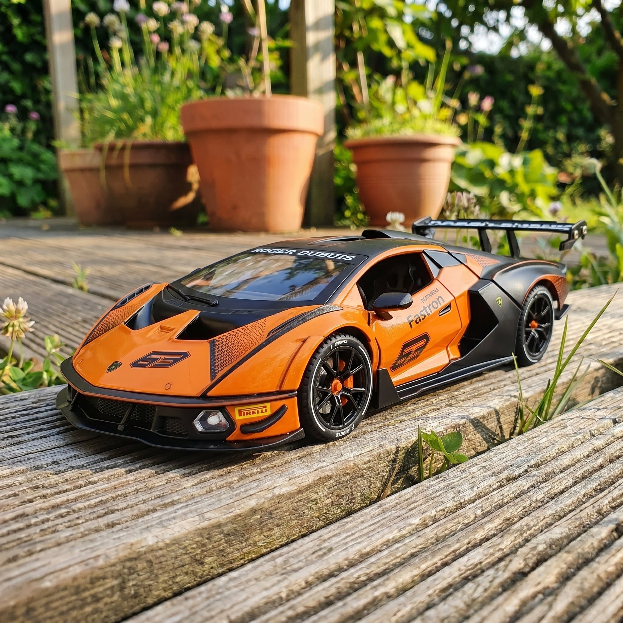 Lamborghini Essenza | 1:24 Collector Die-Cast | Orange Finish