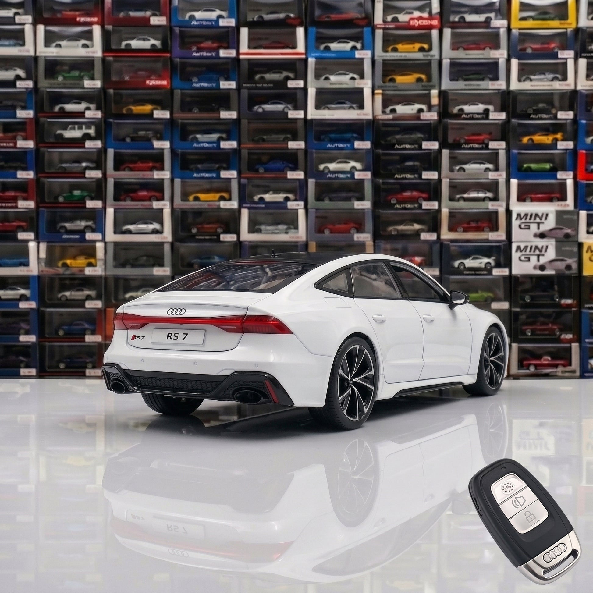 Audi RS7 | 1:18 Officially Licensed Die-Cast with Remote | White Finish