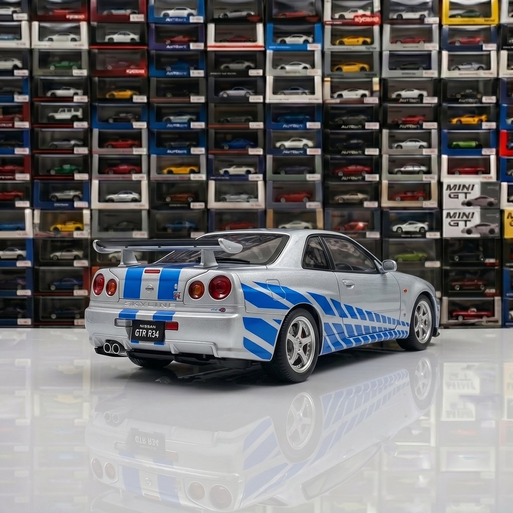 Nissan GTR R34 | 1:24 Collector Die-Cast | Silver & Blue Finish