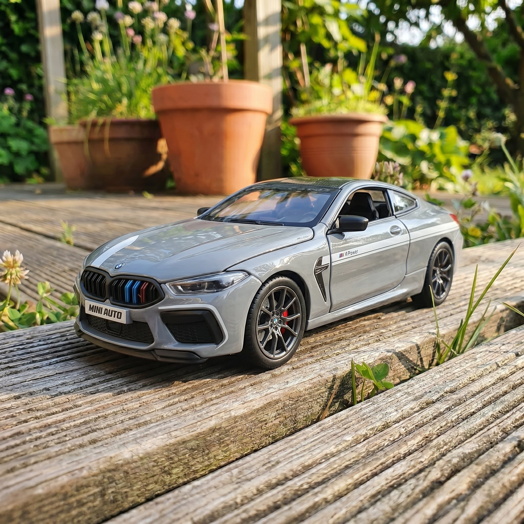 BMW M8 | 1:24 Collector Die-Cast | Nardo Grey Finish
