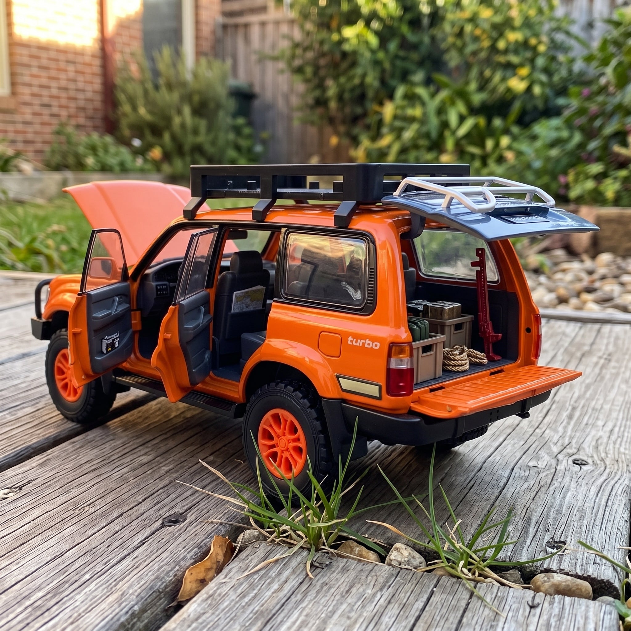 Land Cruiser 80 Series | 1:24 Collector Die-Cast | Orange Finish