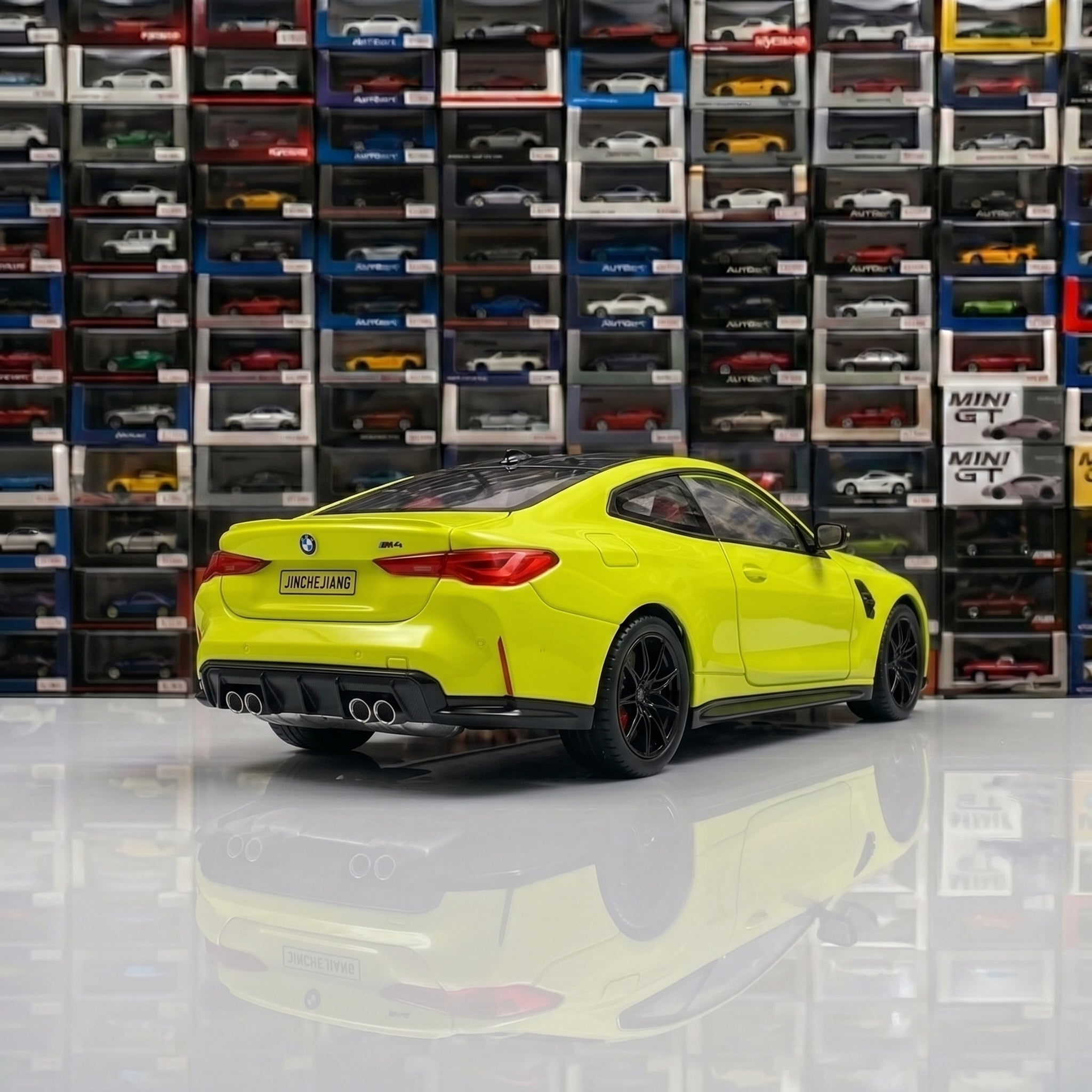 BMW M4 G82 | 1:24 Collector Die-Cast | Yellow Finish