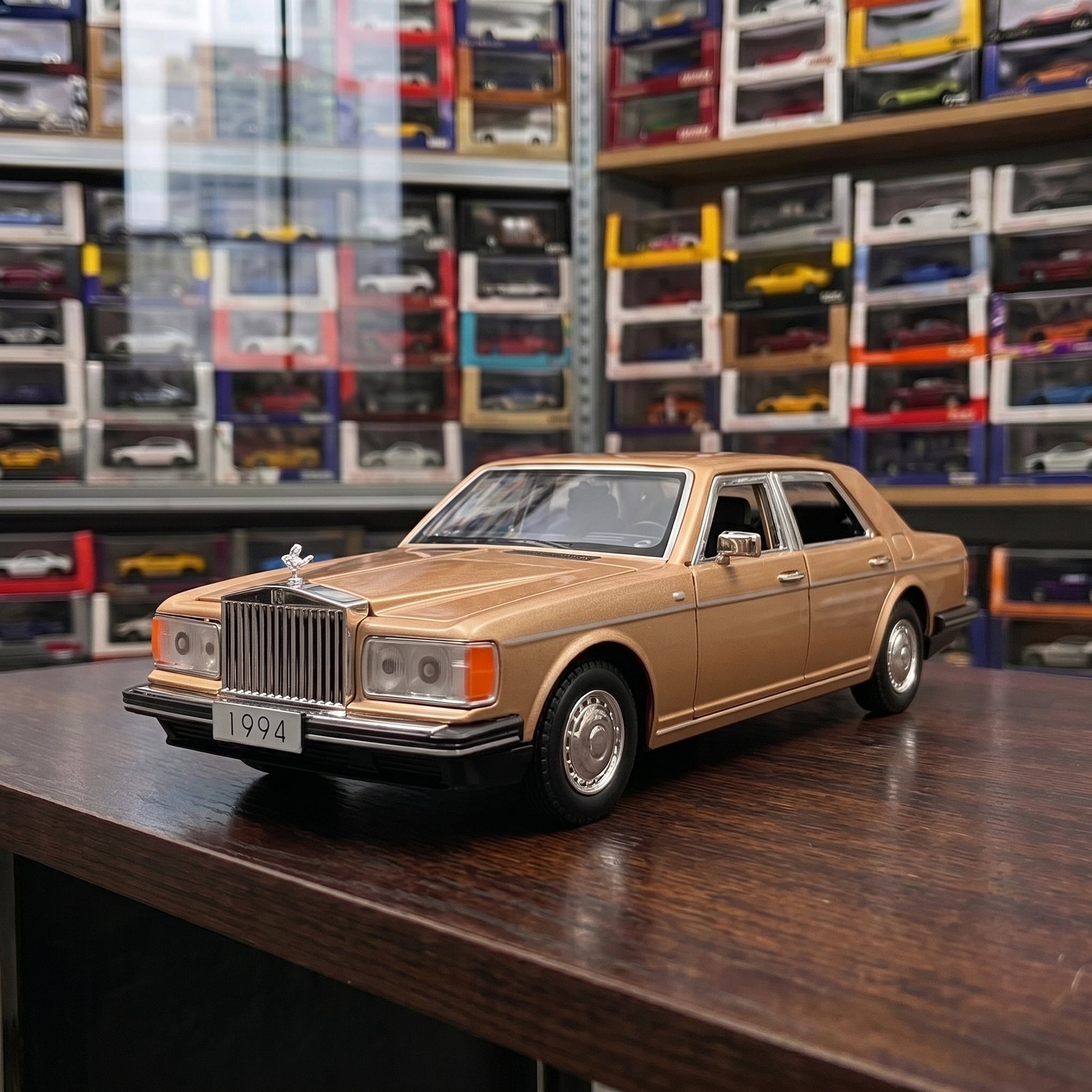 1994 Rolls-Royce | 1:32 Collector Die-Cast | Champagne Gold Finish