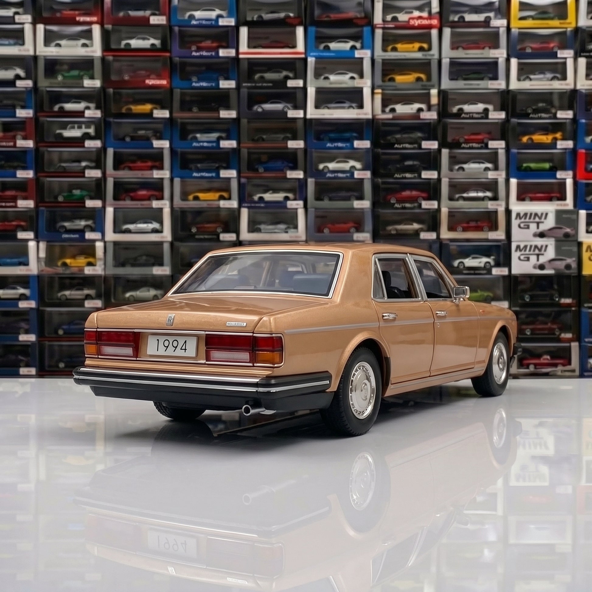 1994 Rolls-Royce | 1:32 Collector Die-Cast | Champagne Gold Finish