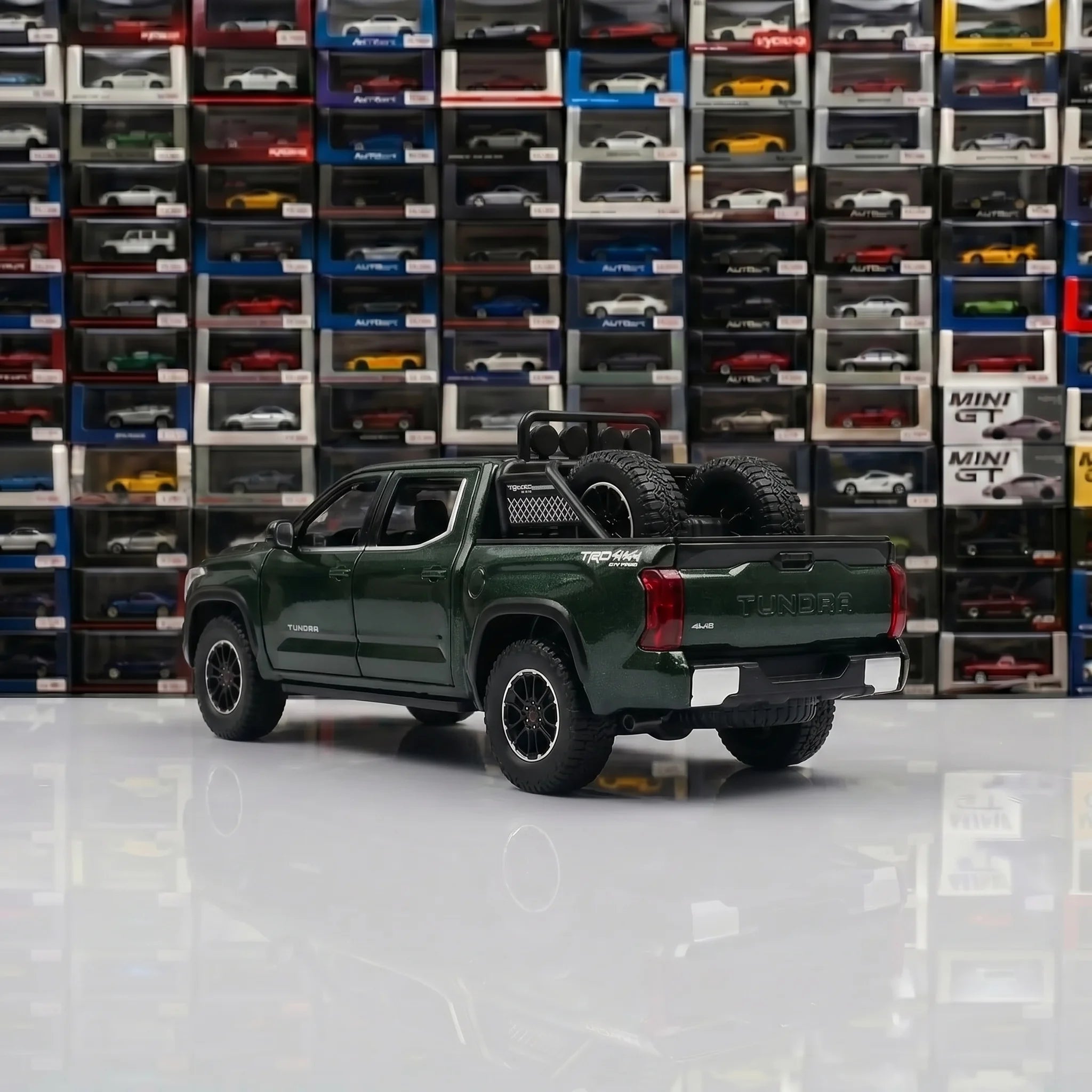 Toyota Tundra | 1:24 Collector Die-Cast | Green Finish