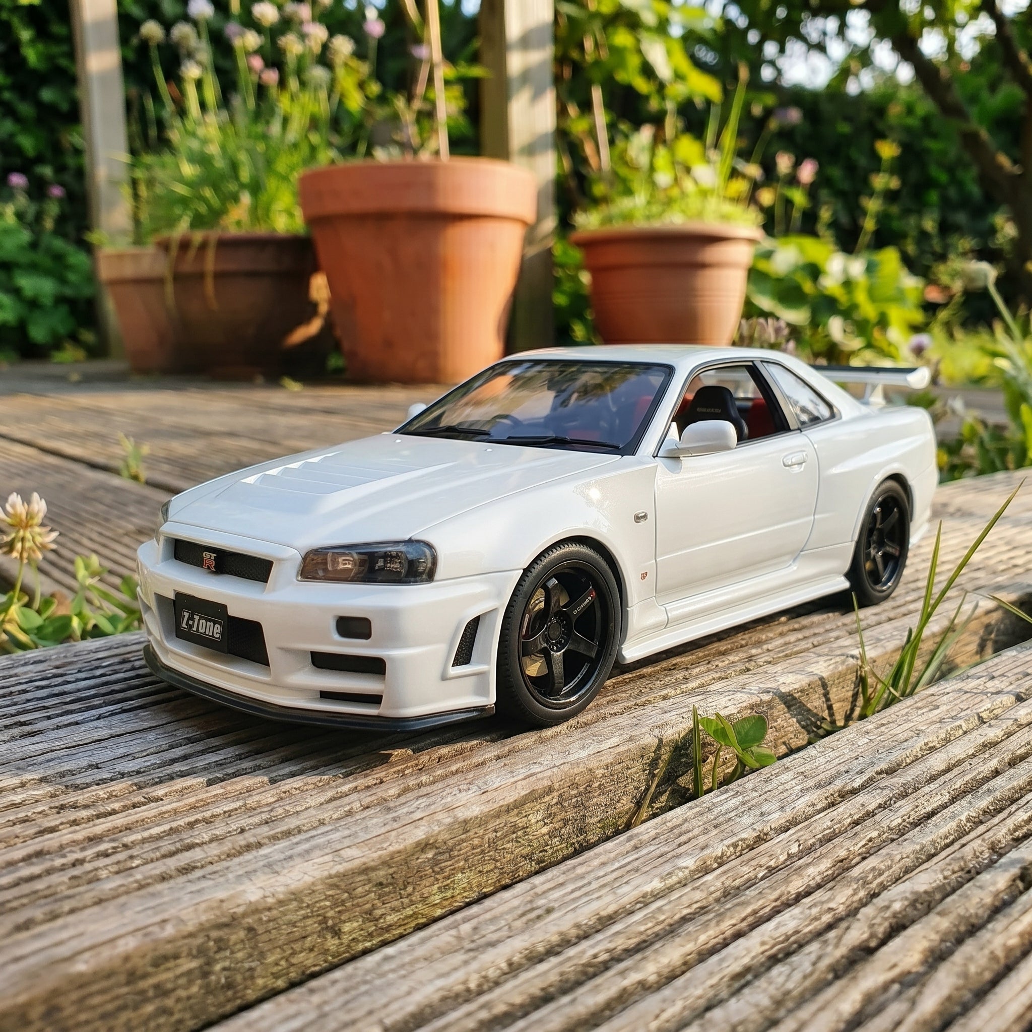 Nissan GTR R34 | 1:24 Collector Die-Cast | White Finish