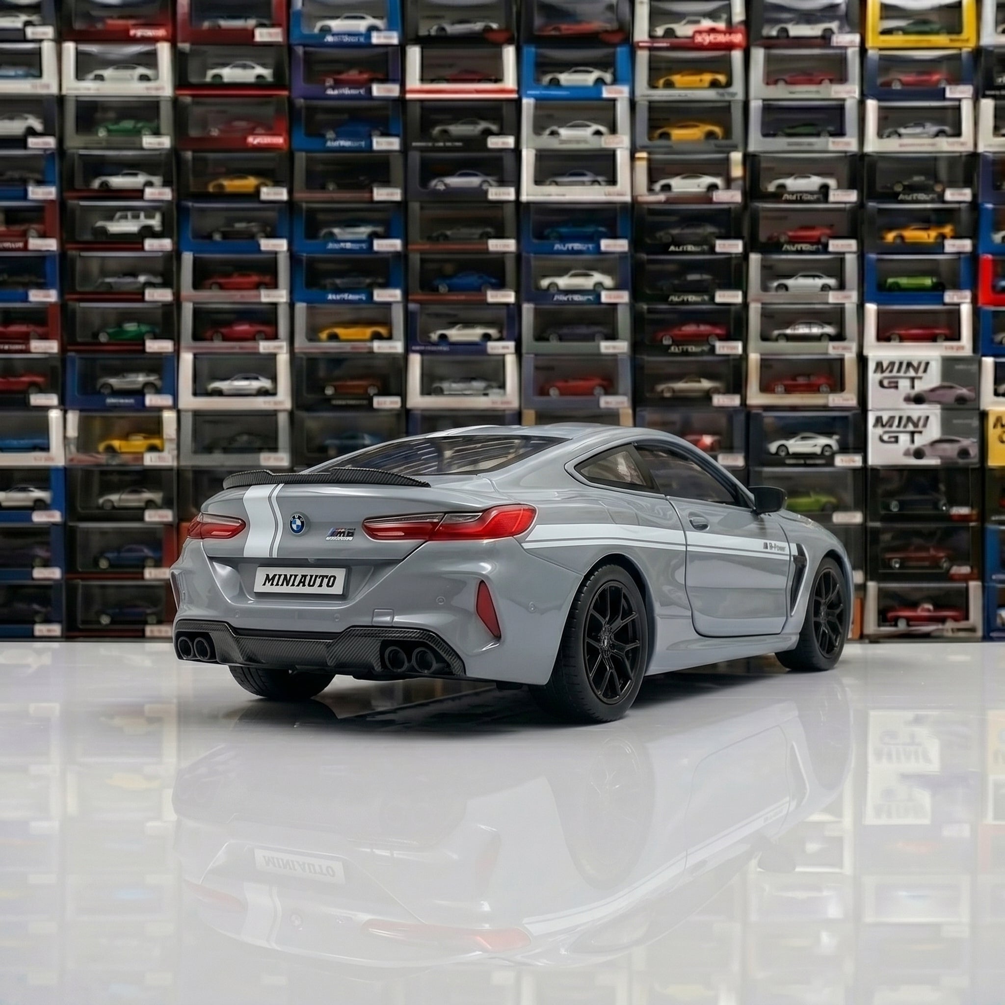 BMW M8 | 1:24 Collector Die-Cast | Nardo Grey Finish