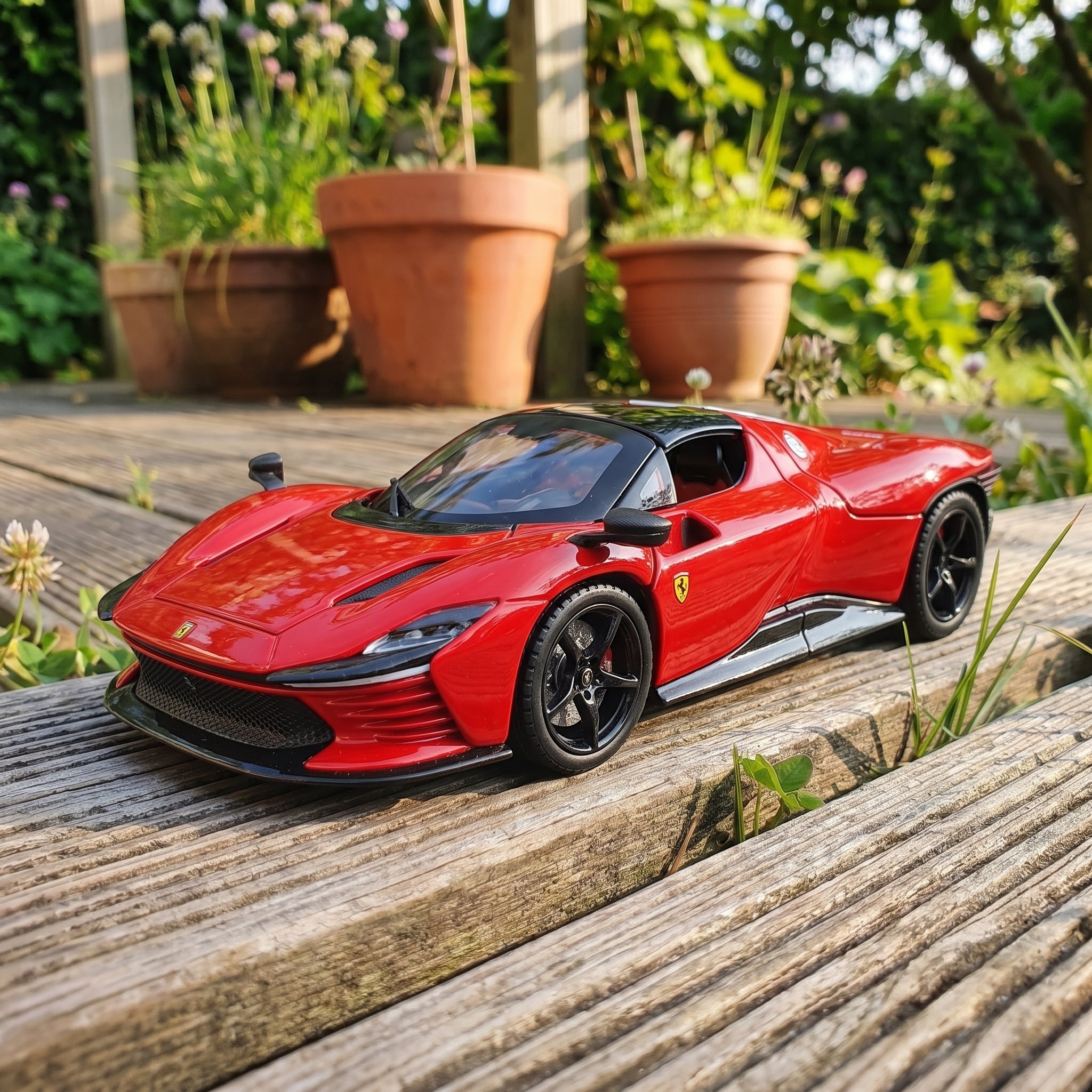 Ferrari Daytona | 1:22 Collector Die-Cast | Red Finish