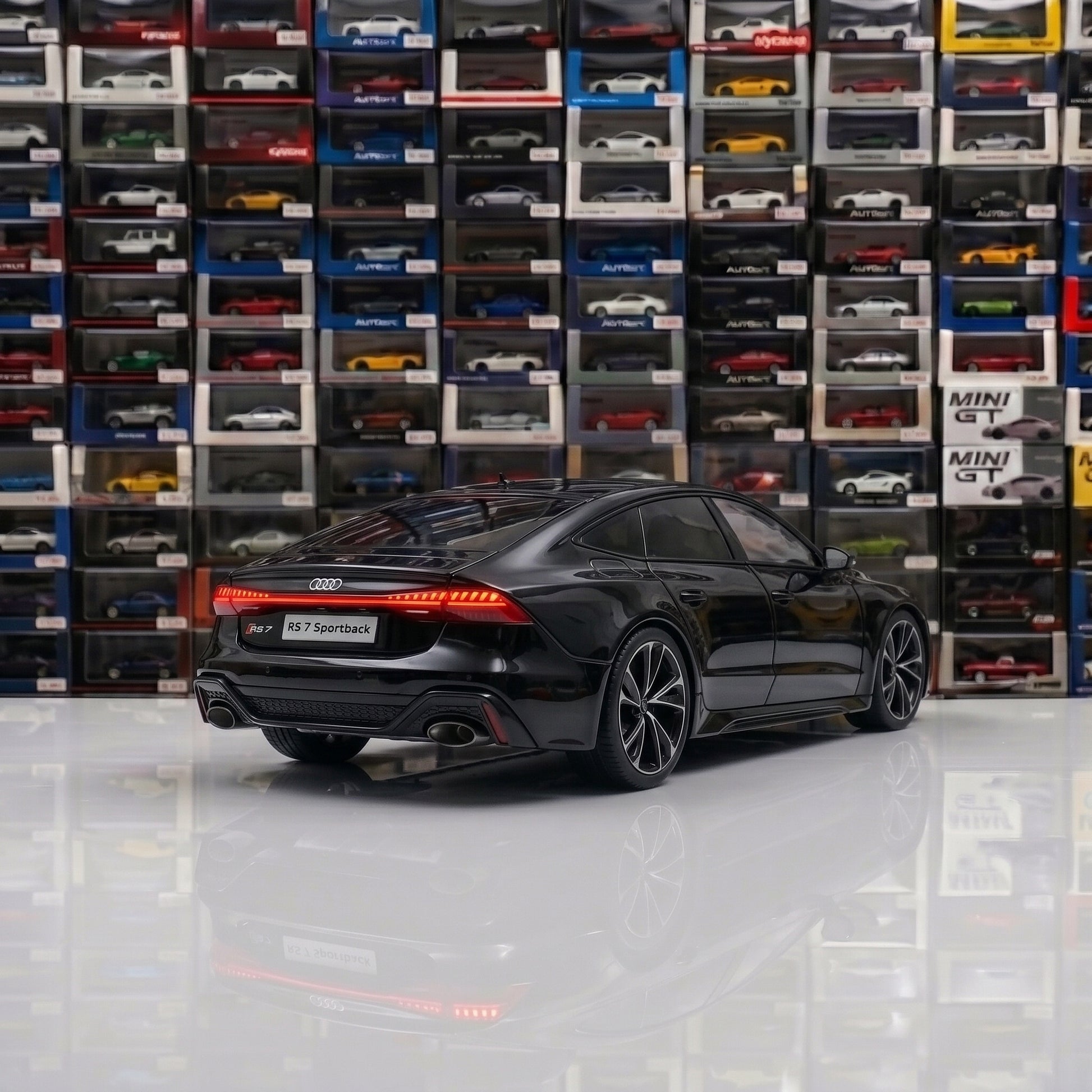 Audi RS7 | 1:18 Officially Licensed Die-Cast with Remote | Black Finish