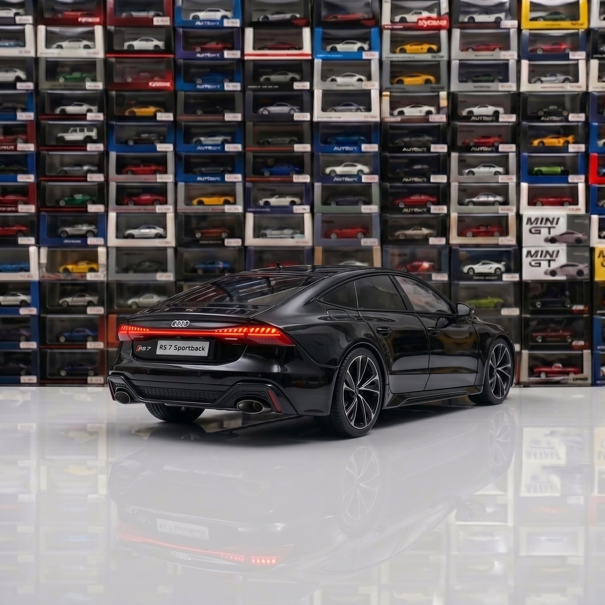 Audi RS7 | 1:18 Officially Licensed Die-Cast with Remote | Black Finish