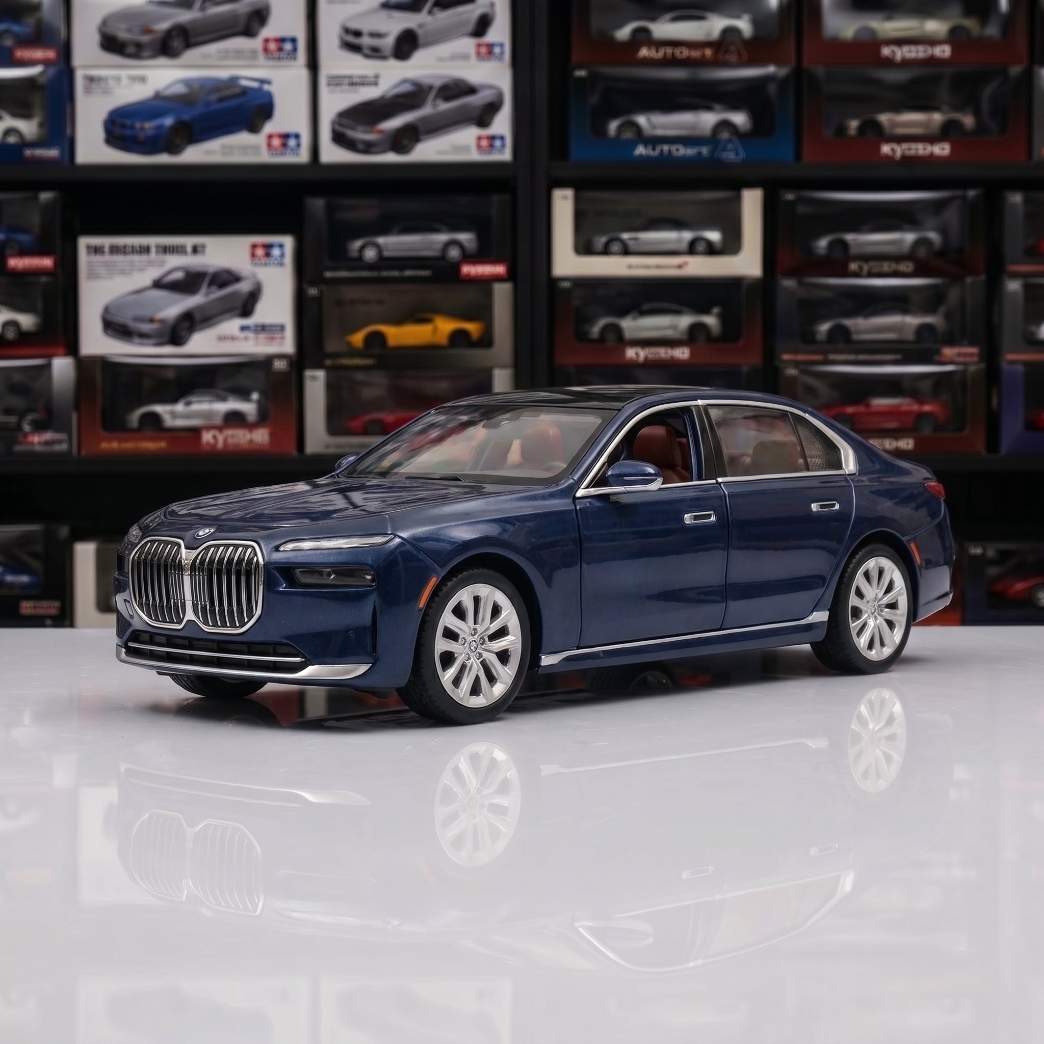 BMW i7 X-Drive | 1:24 Collector Die-Cast | Blue Finish