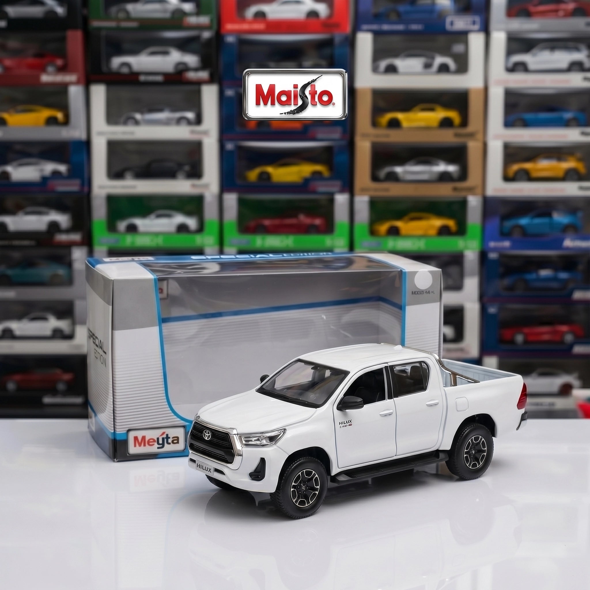 Toyota Hilux Revo | 1:27 Collector Die-Cast | White Finish