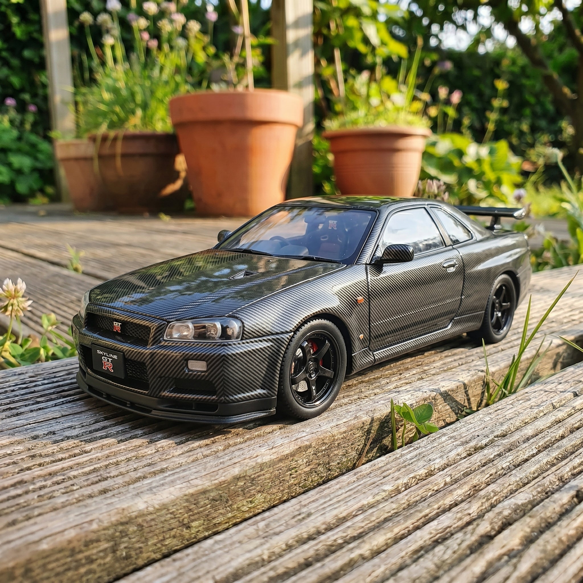 Nissan GTR R34 | 1:24 Collector Die-Cast | Carbon Fiber Finish