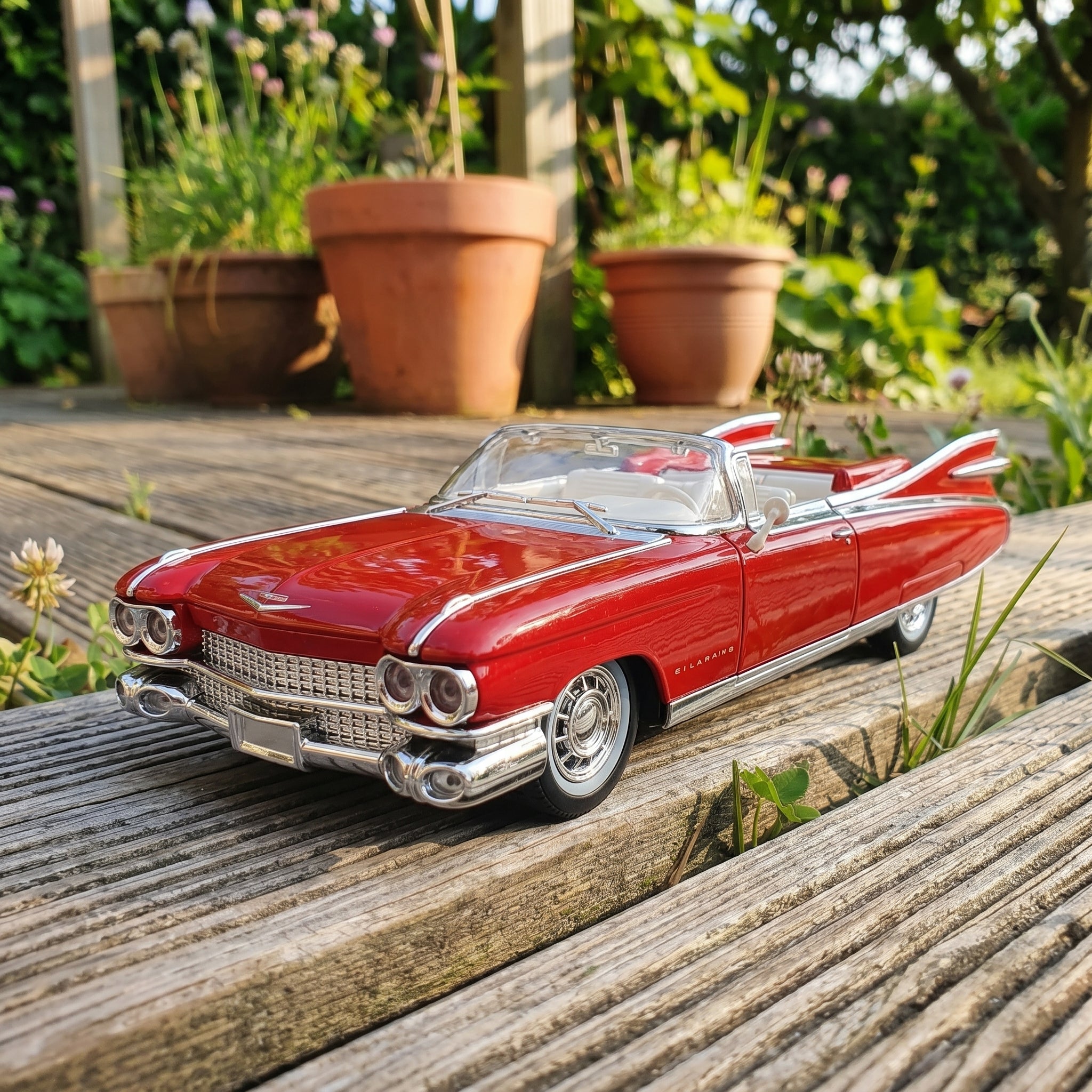 Cadillac Eldorado | 1:24 Collector Die-Cast | Red Finish