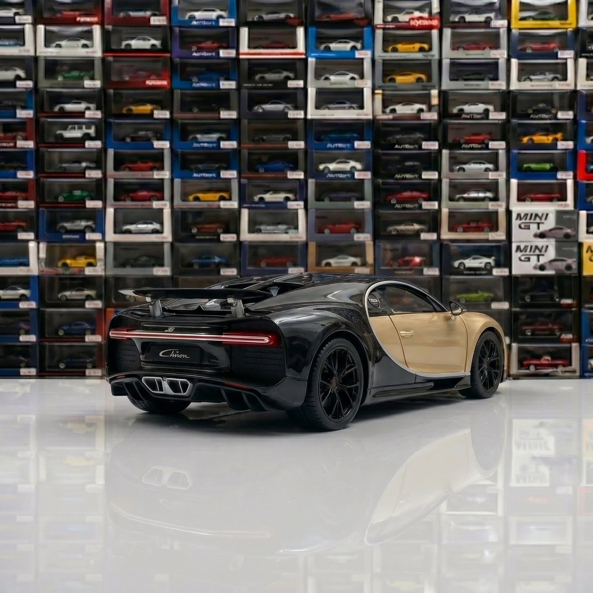 Bugatti Tourbillon | 1:24 Collector Die-Cast | Gold and Black Finish