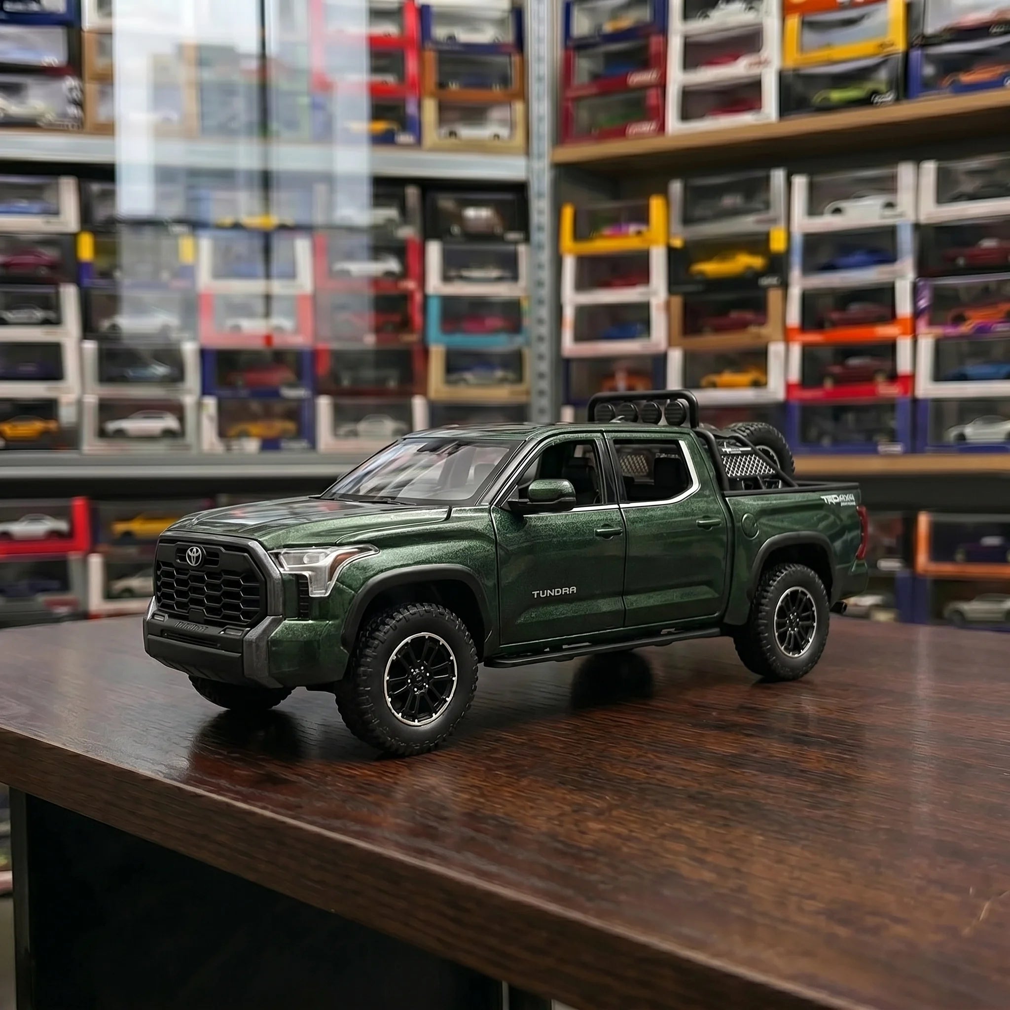 Toyota Tundra | 1:24 Collector Die-Cast | Green Finish
