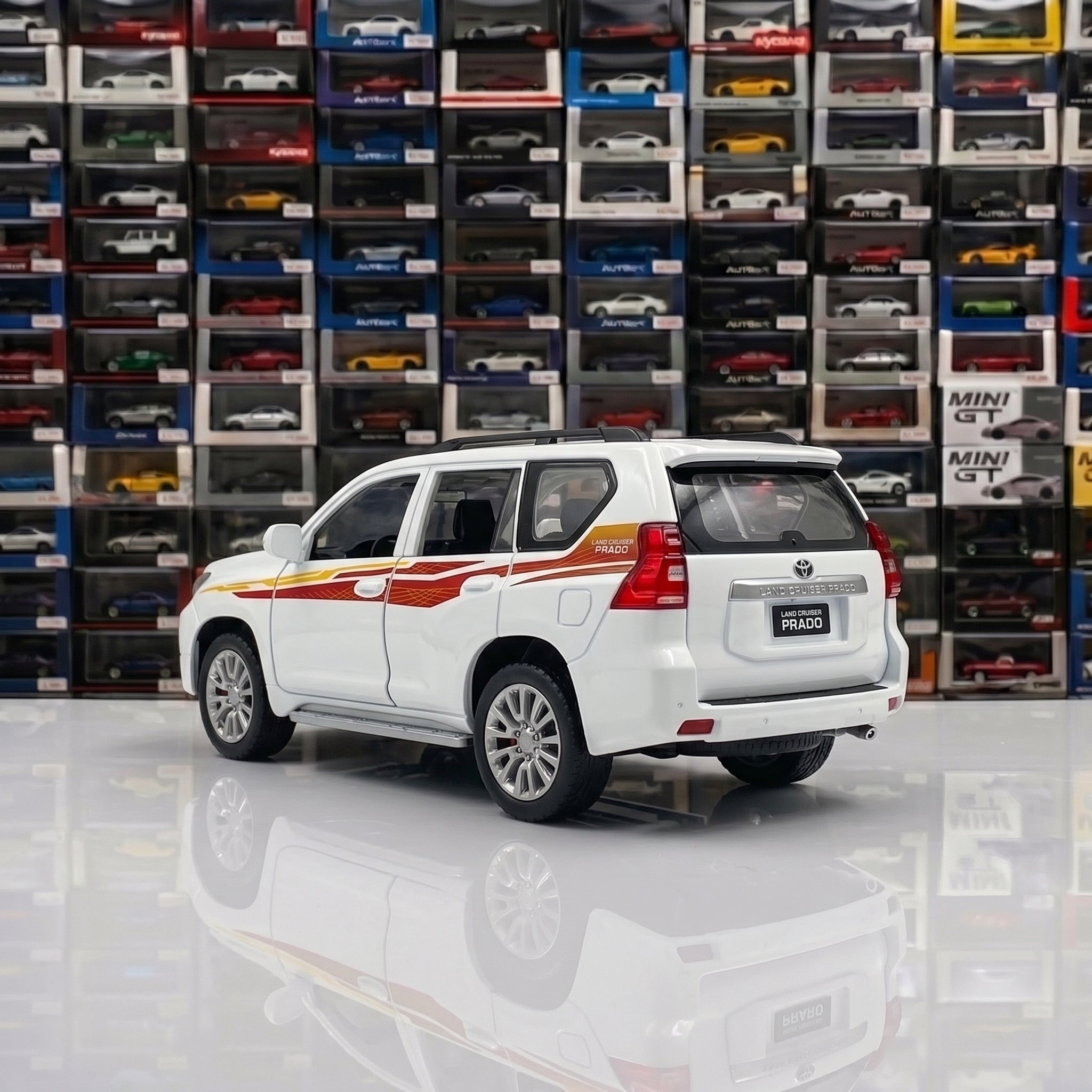 Toyota Land Cruiser Prado | 1:24 Collector Die-Cast | White Finish