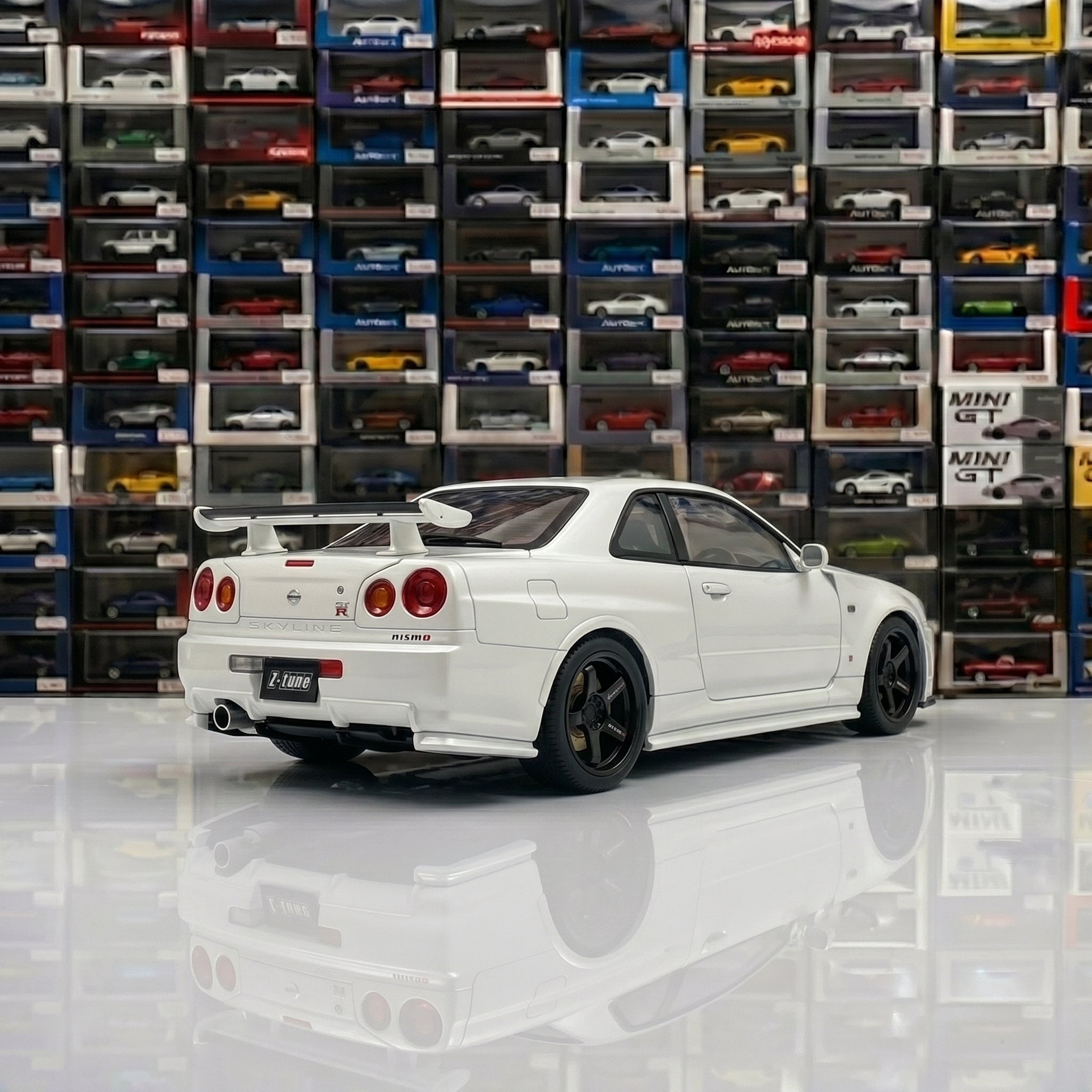 Nissan GTR R34 | 1:24 Collector Die-Cast | White Finish
