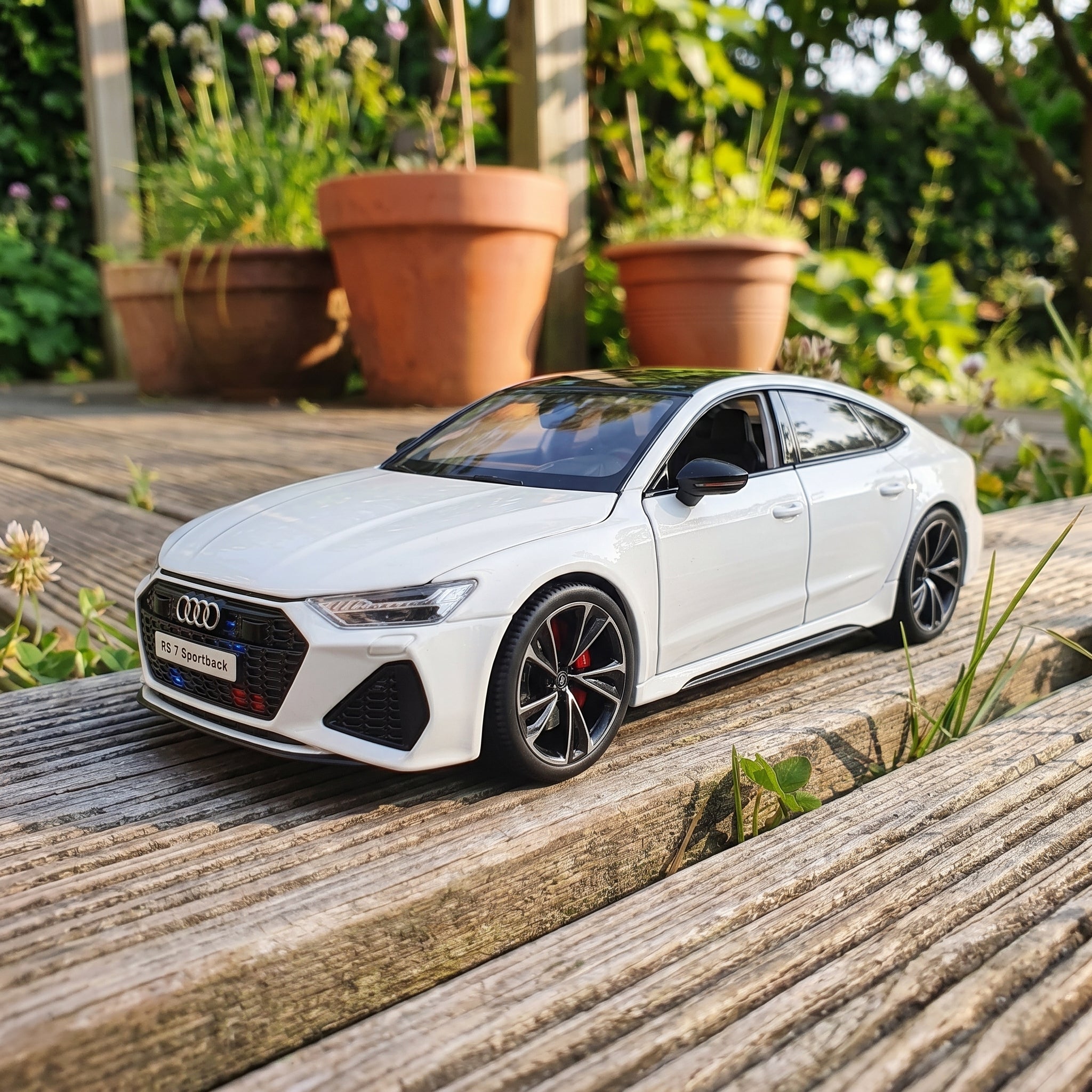 Audi RS7 | 1:18 Officially Licensed Die-Cast with Remote | White Finish