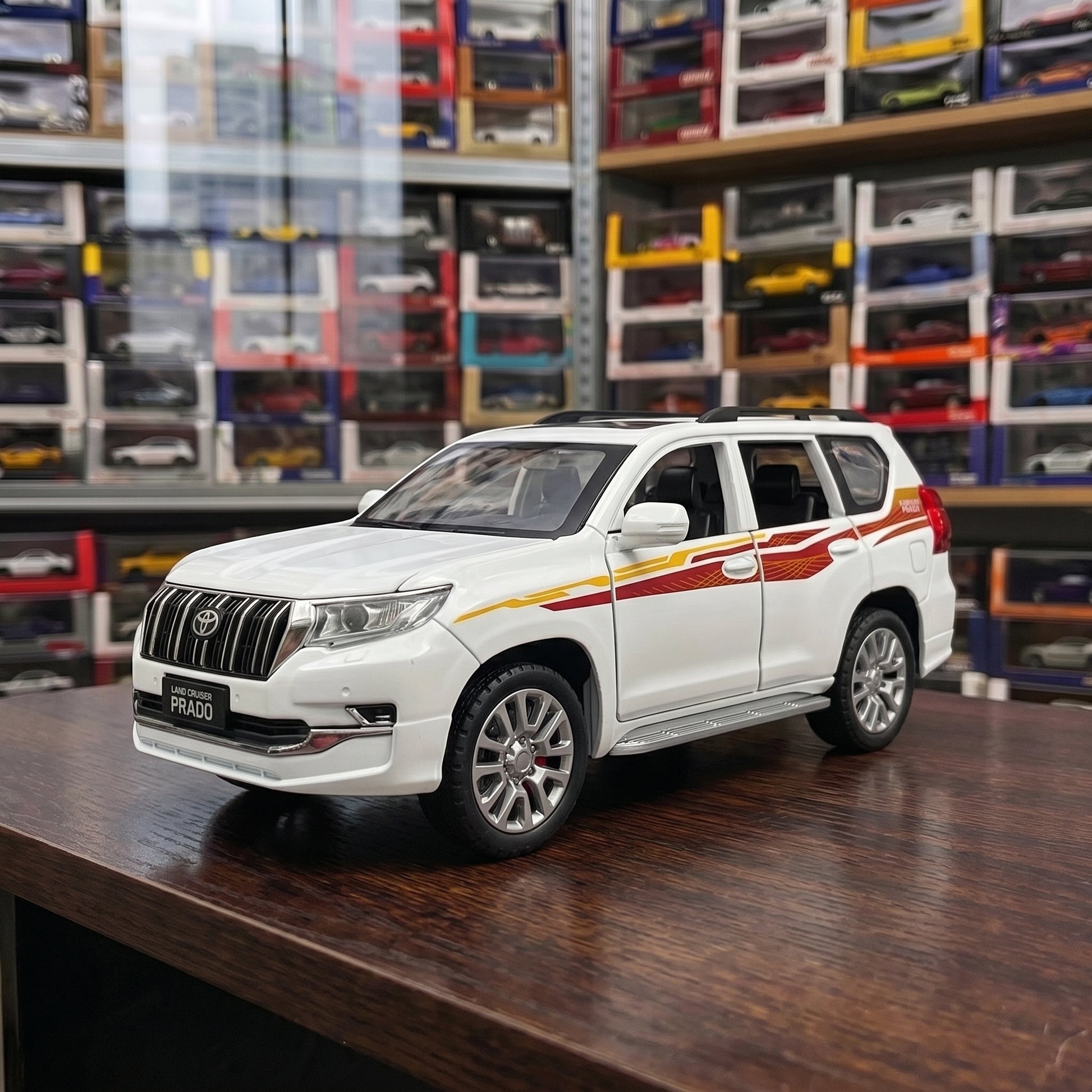 Toyota Land Cruiser Prado | 1:24 Collector Die-Cast | White Finish