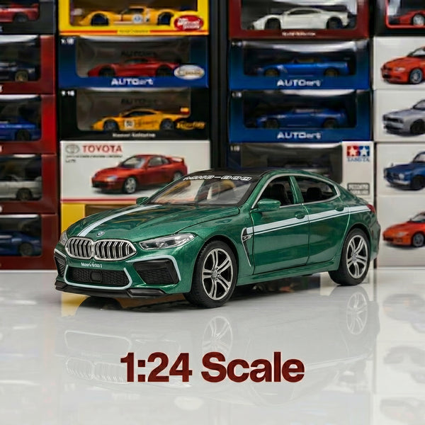 BMW M8 | 1:24 Collector Die-Cast | Deep Green Finish