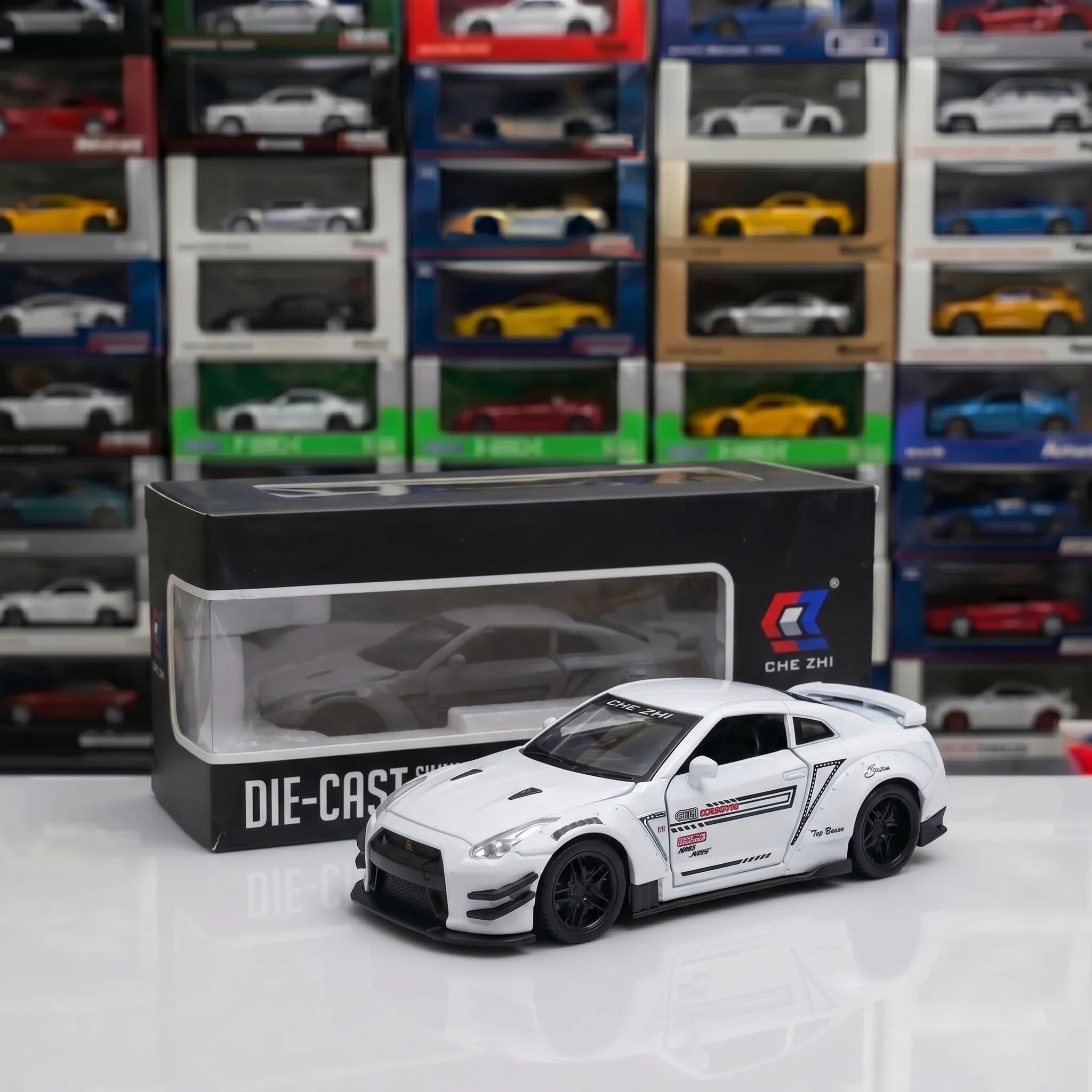 Nissan GTR Race Edition | 1:24 Collector Die-Cast | White Finish