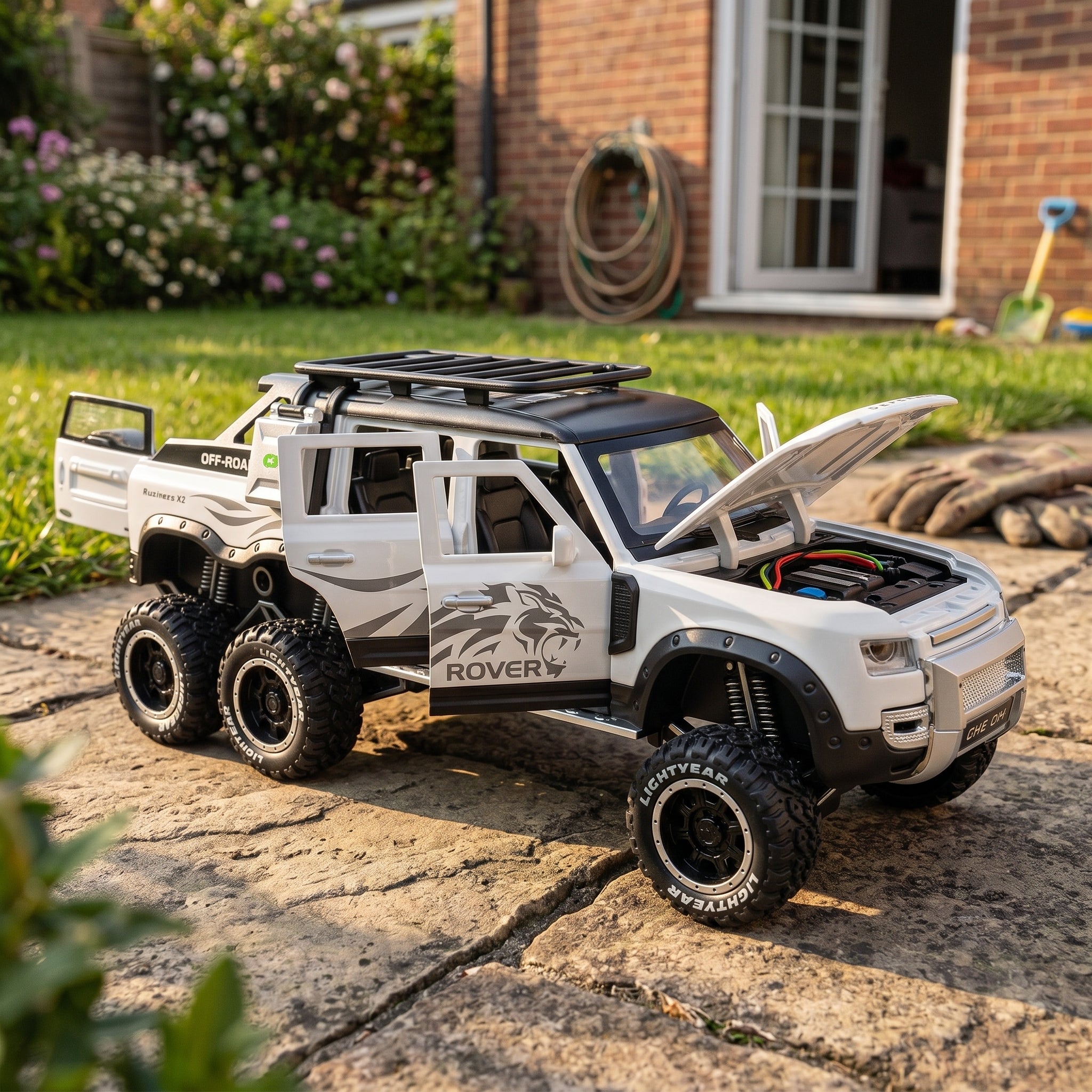 Land Rover Defender 6x6 | 1:24 Collector Die-Cast | White Finish