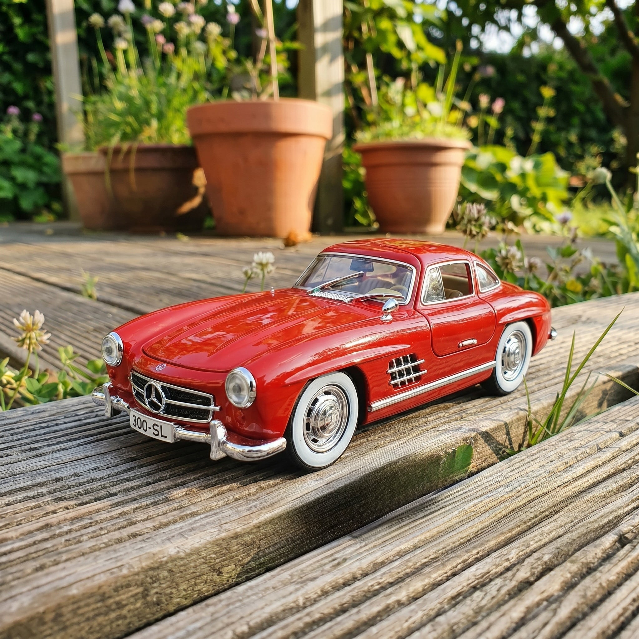 Mercedes 300 SL Gullwing | 1:24 Collector Die-Cast | Red Finish