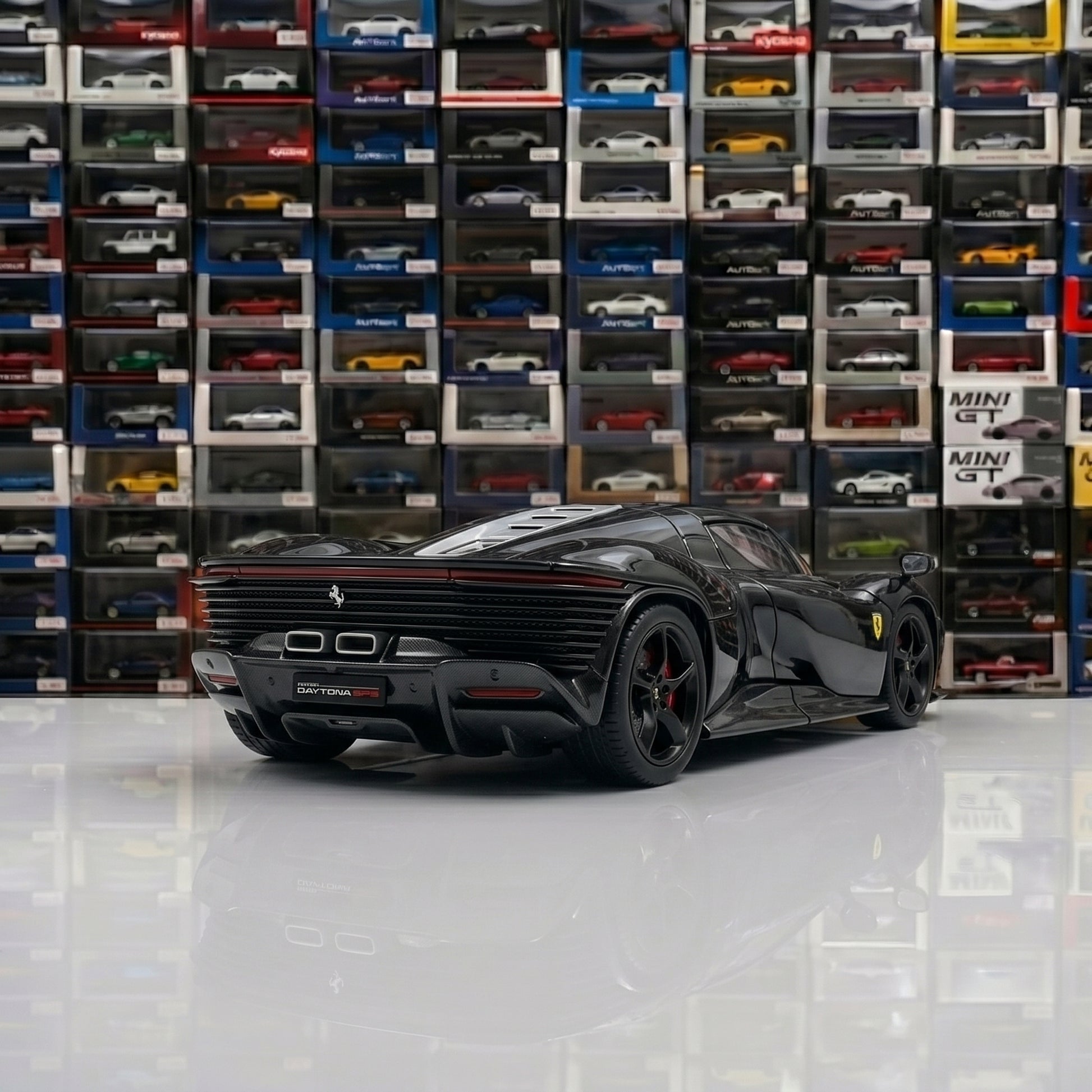 Ferrari Daytona | 1:22 Collector Die-Cast | Black Finish