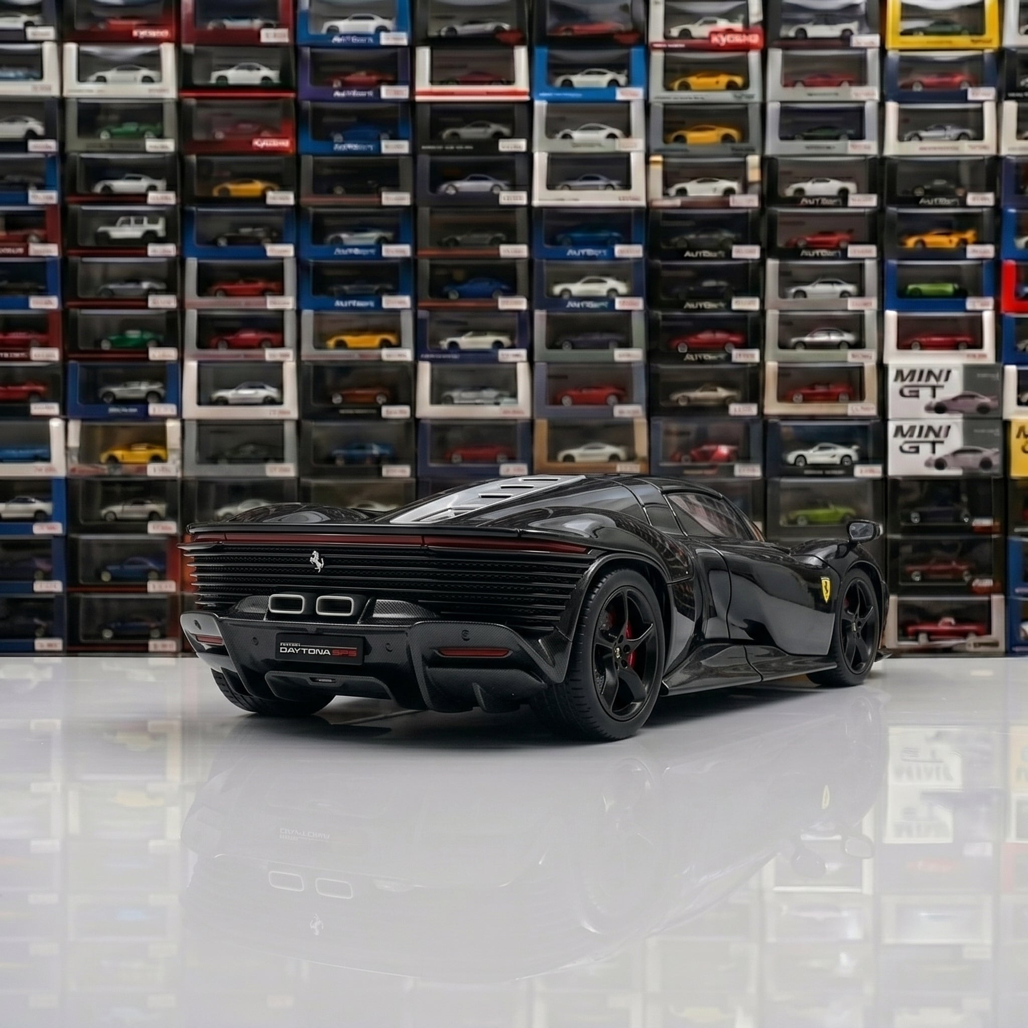 Ferrari Daytona | 1:22 Collector Die-Cast | Black Finish