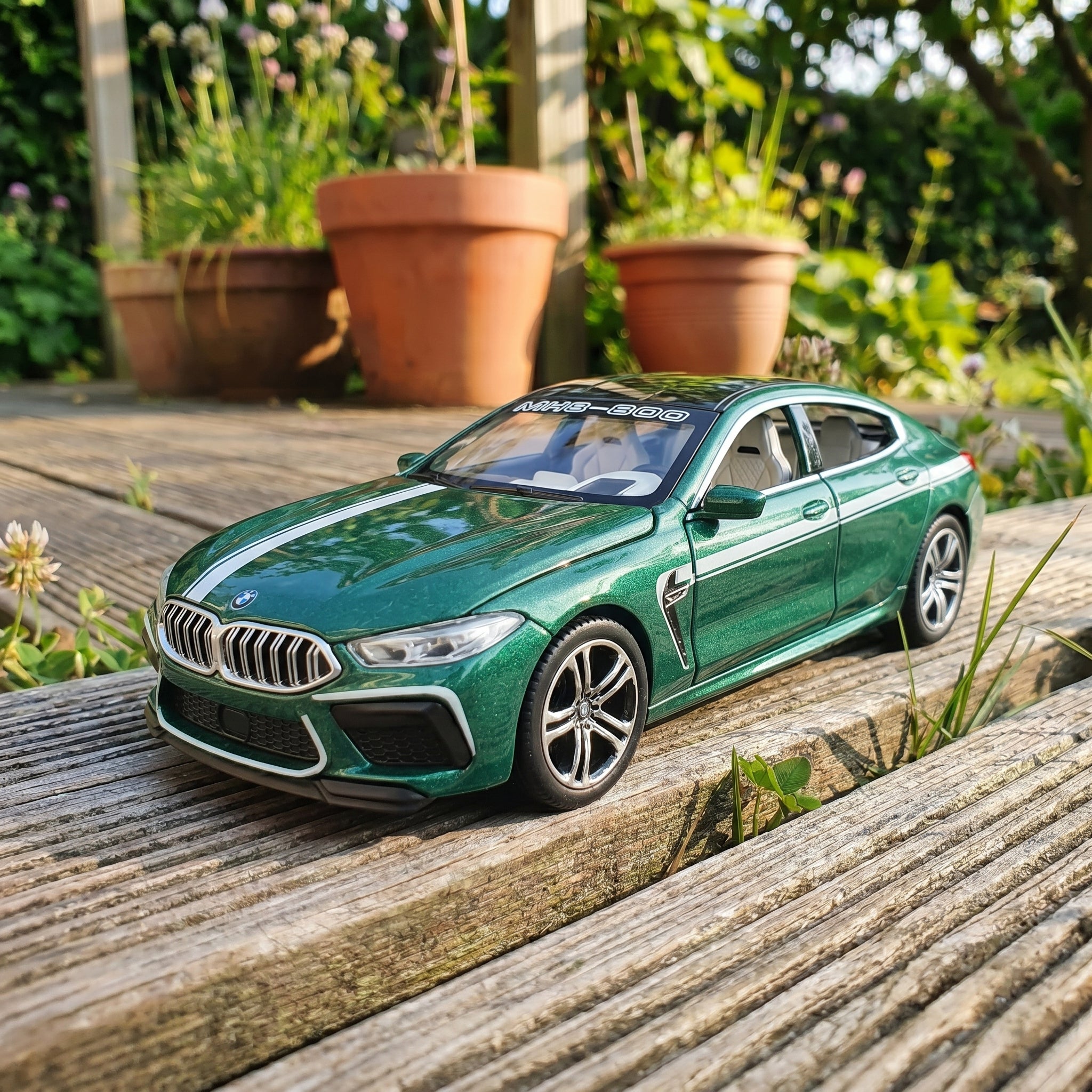 BMW M8 | 1:24 Collector Die-Cast | Deep Green Finish