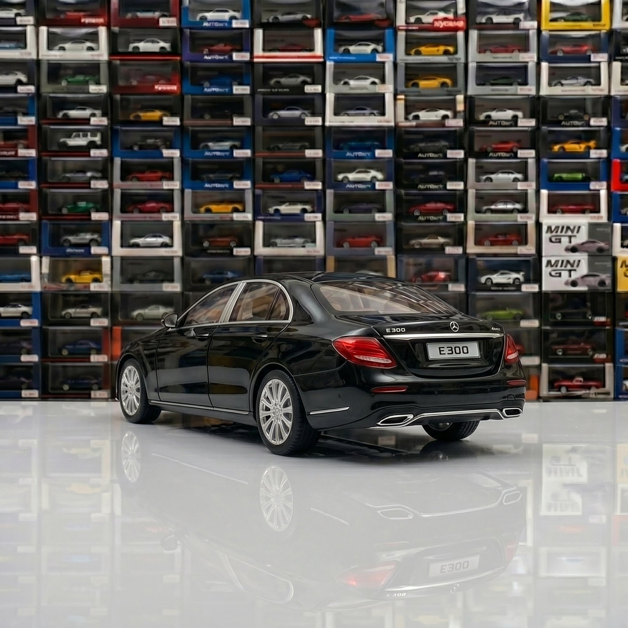 E300 | 1:24 Collector Die-Cast | Black Finish