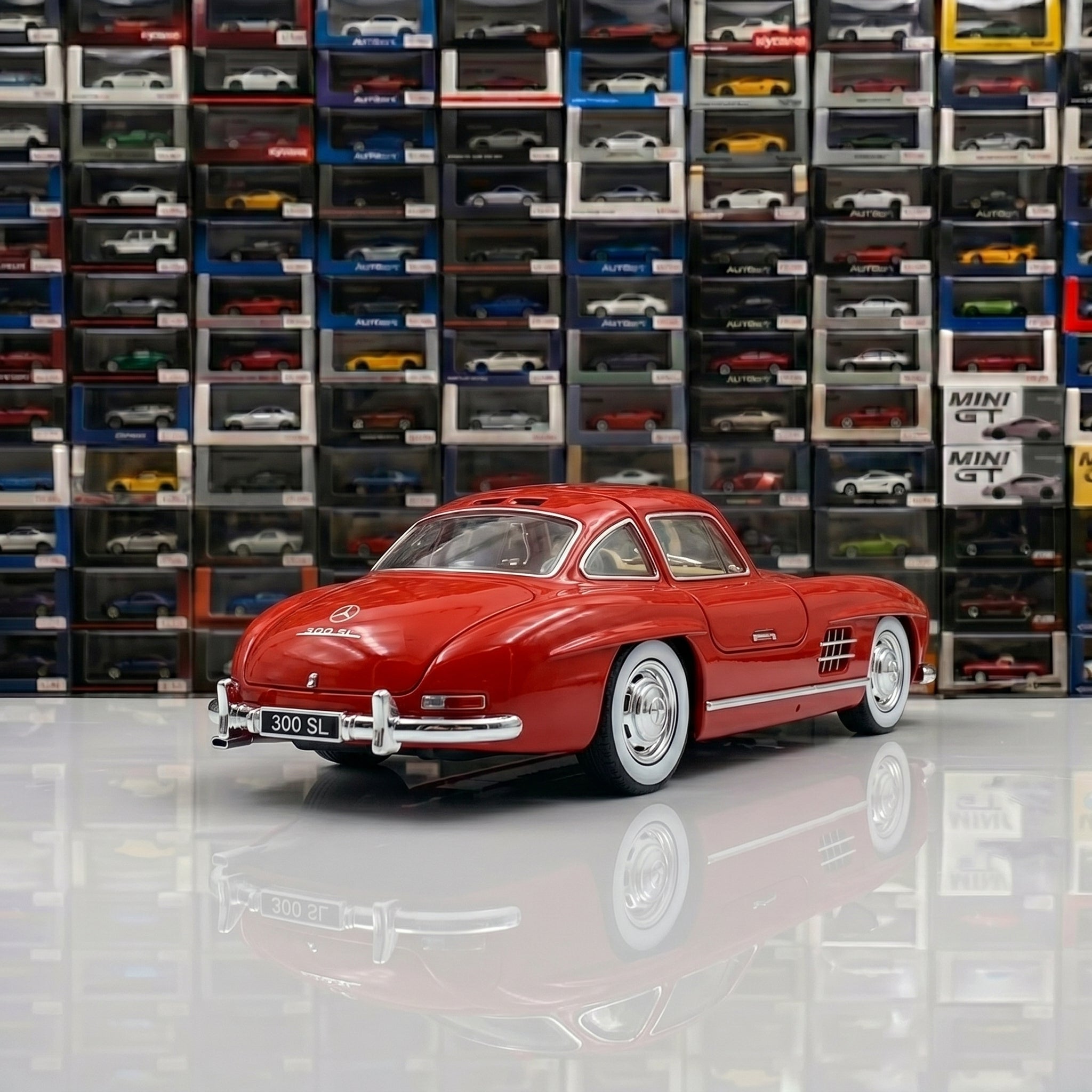 Mercedes 300 SL Gullwing | 1:24 Collector Die-Cast | Red Finish