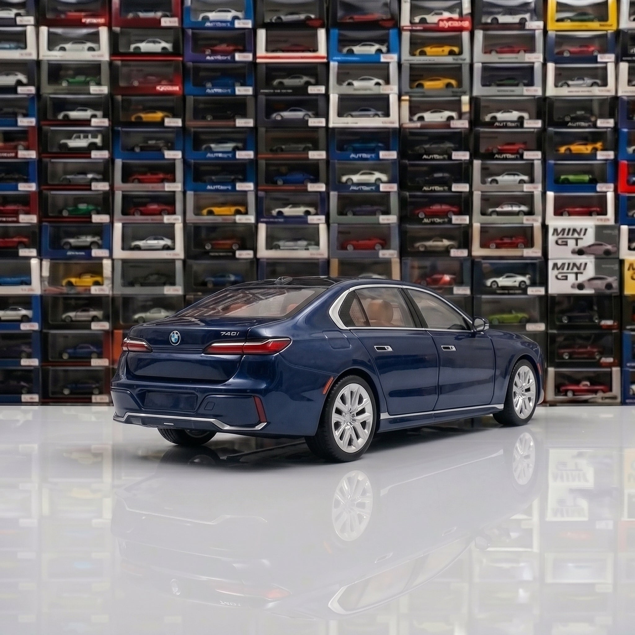BMW i7 X-Drive | 1:24 Collector Die-Cast | Blue Finish