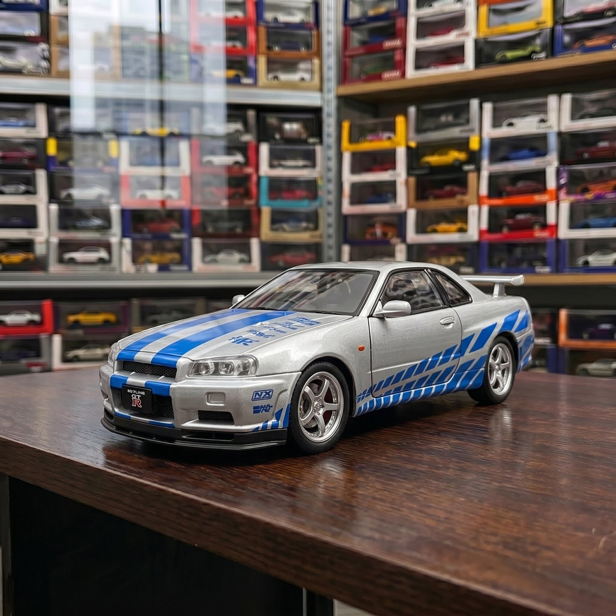 Nissan GTR R34 | 1:24 Collector Die-Cast | Silver & Blue Finish