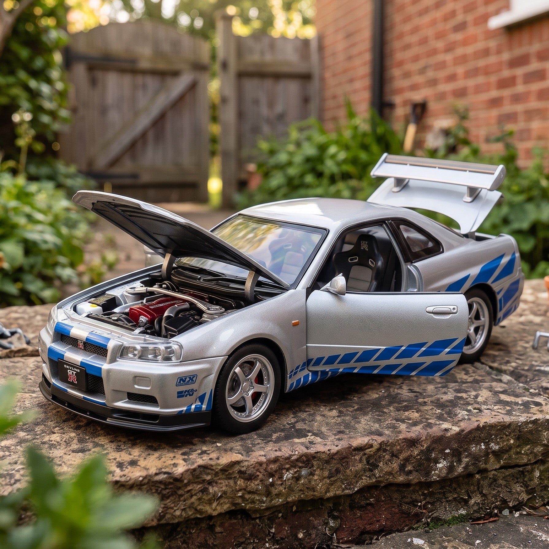 Nissan GTR R34 | 1:24 Collector Die-Cast | Silver & Blue Finish