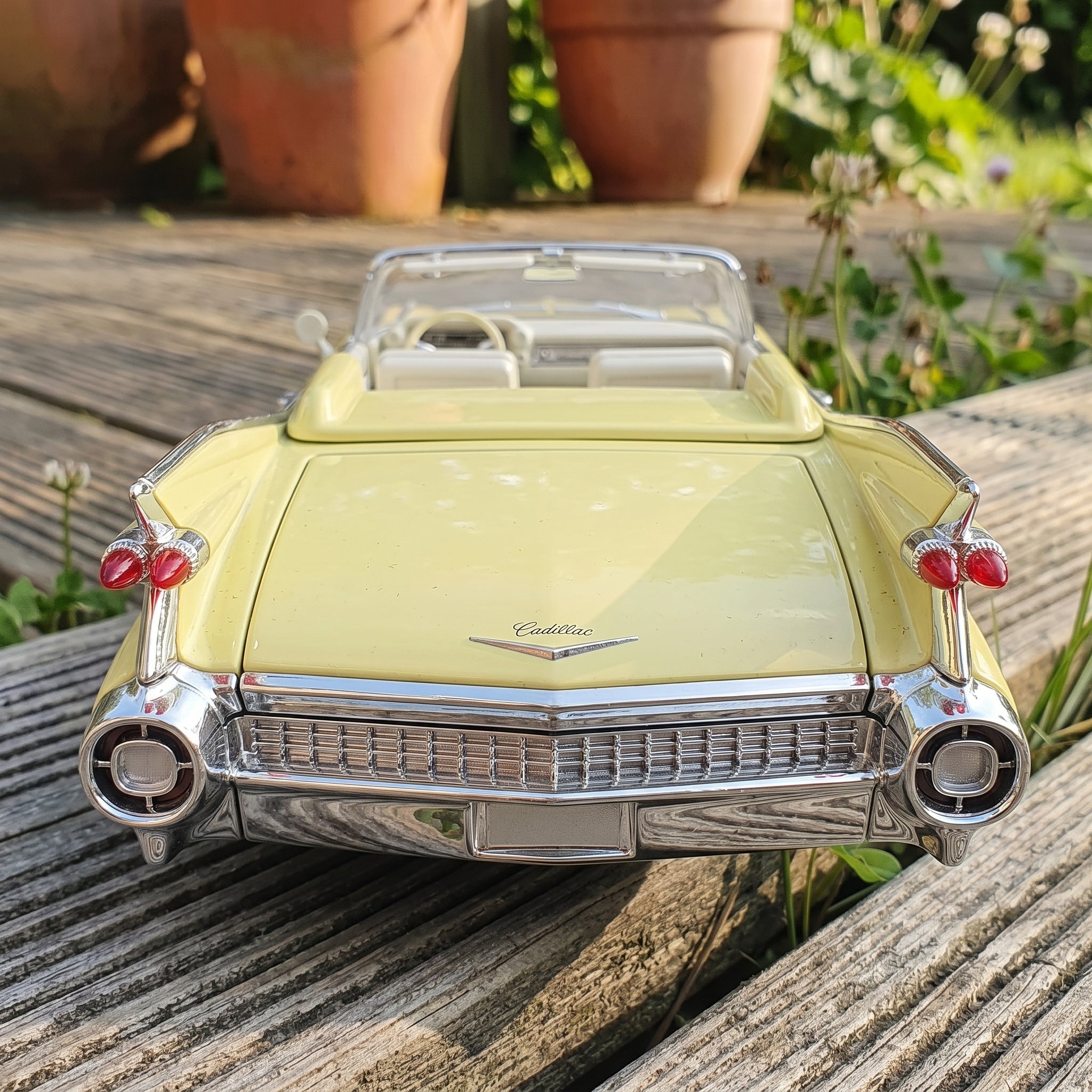 Cadillac Eldorado | 1:24 Collector Die-Cast | Yellow Finish