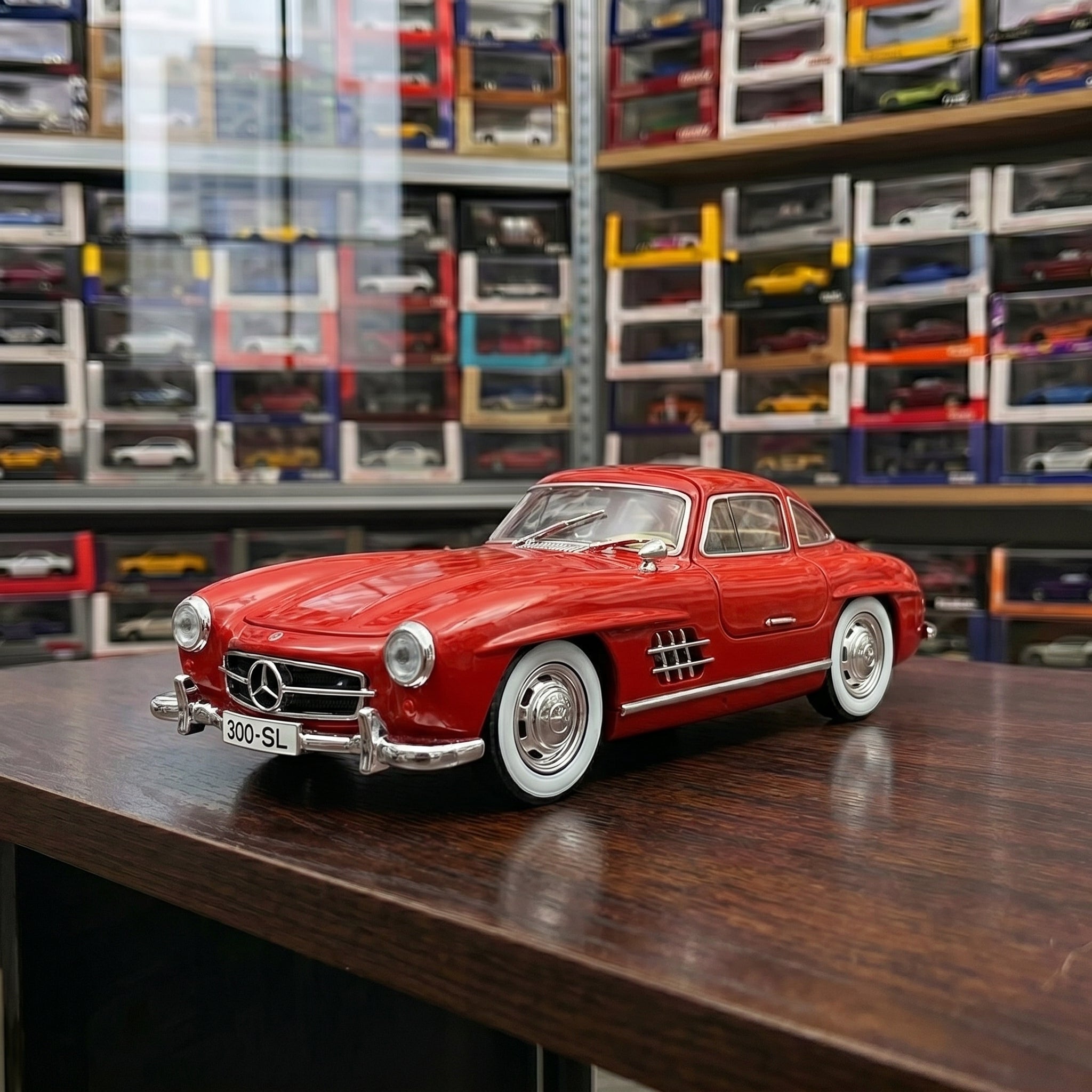 Mercedes 300 SL Gullwing | 1:24 Collector Die-Cast | Red Finish