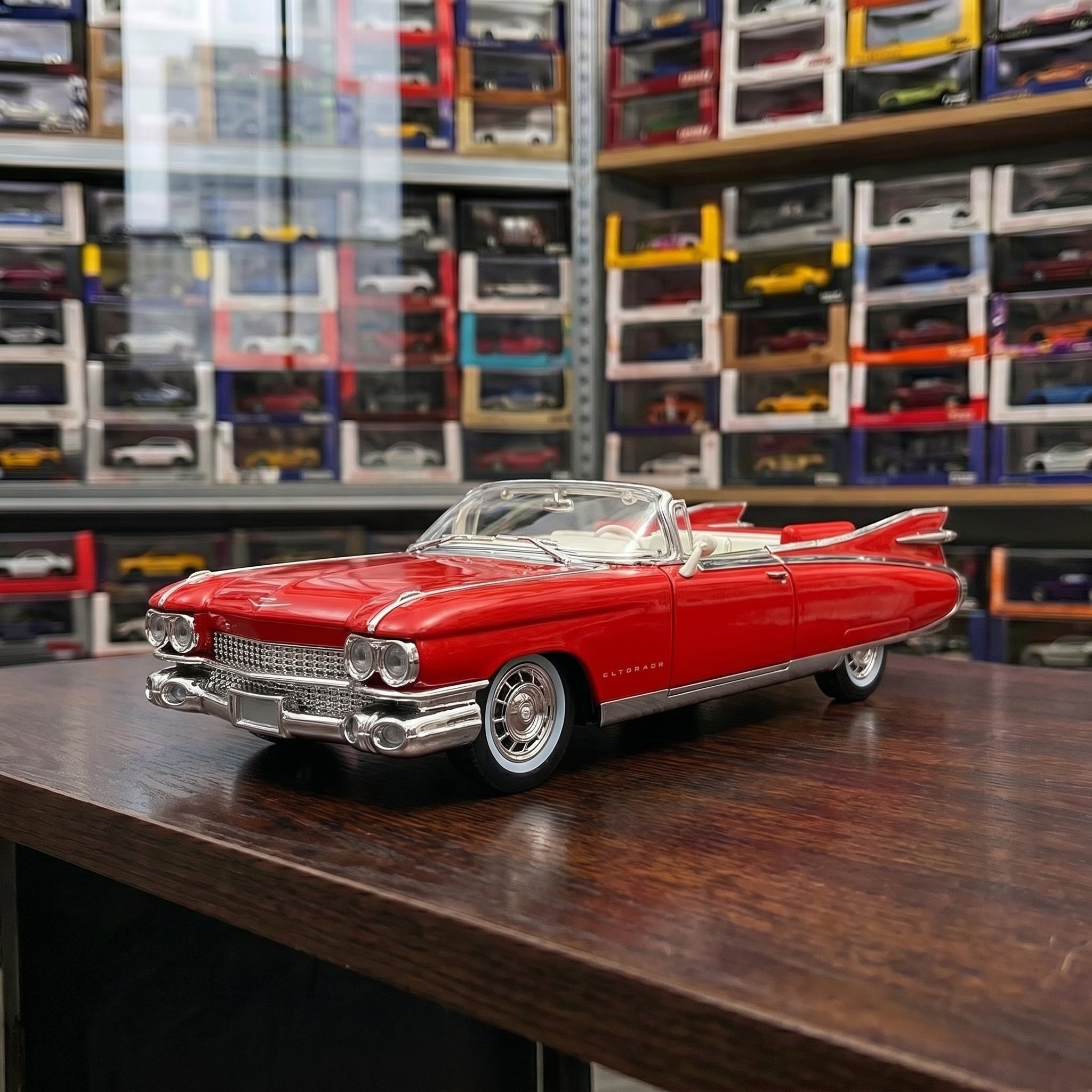 Cadillac Eldorado | 1:24 Collector Die-Cast | Red Finish