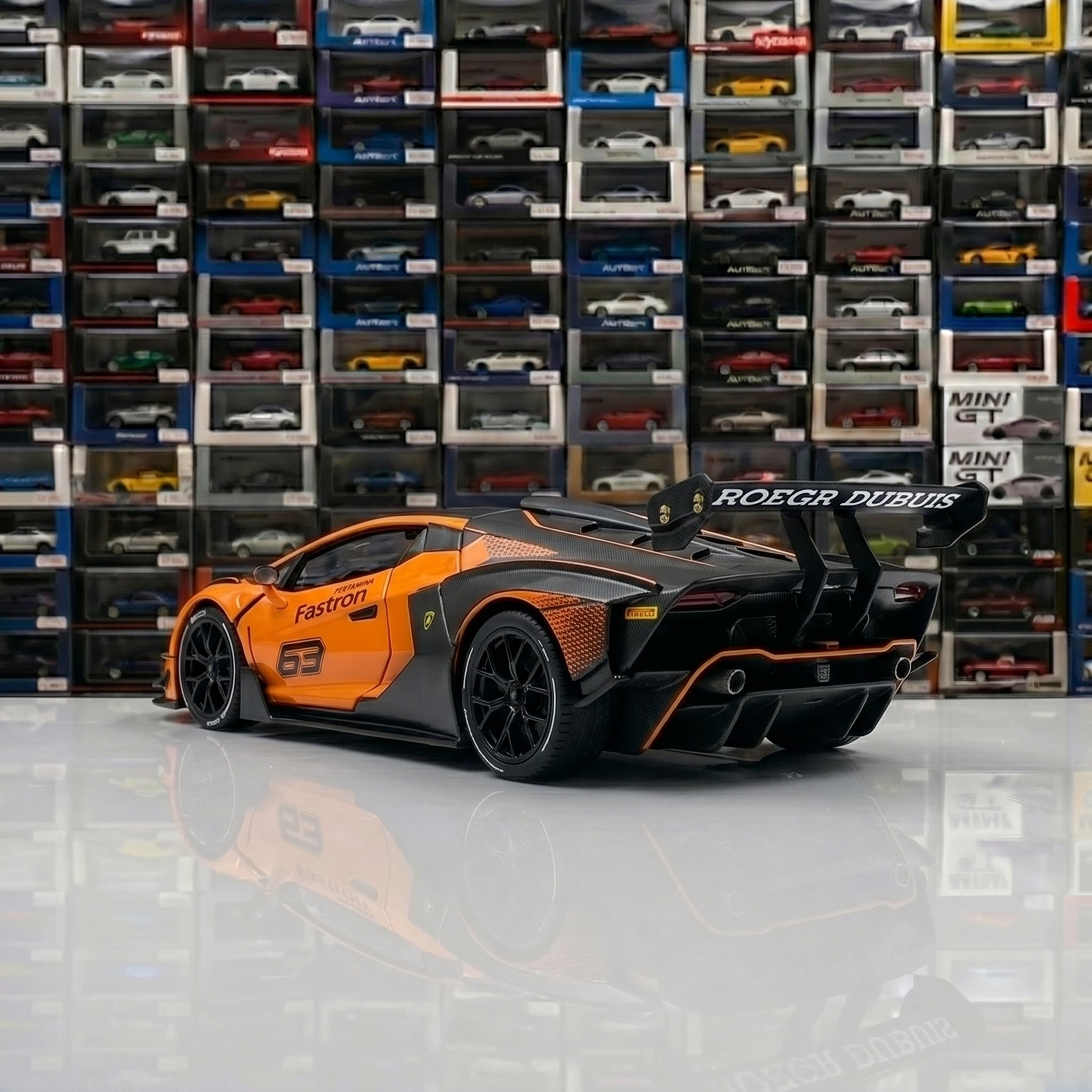 Lamborghini Essenza | 1:24 Collector Die-Cast | Orange Finish