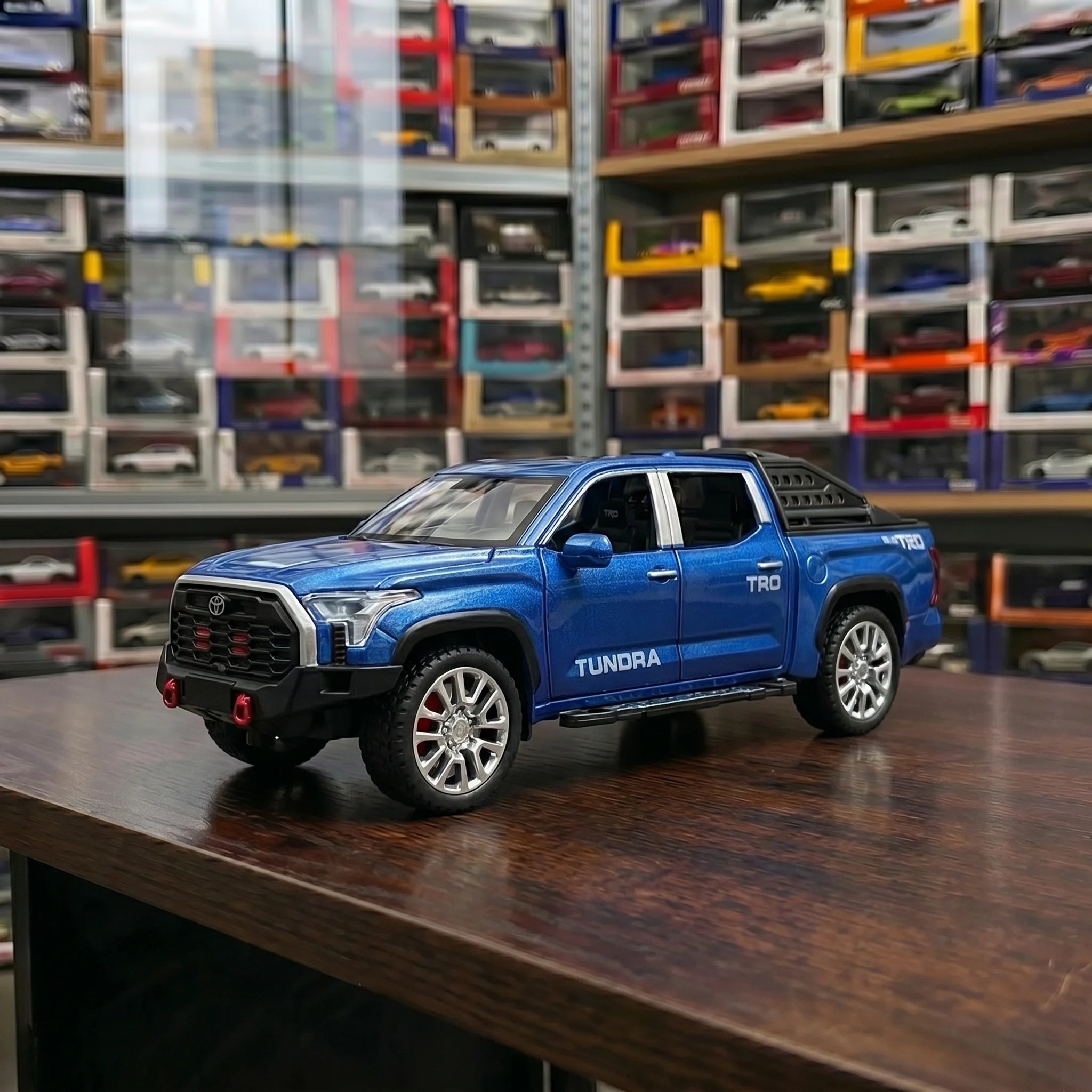 Toyota Tundra | 1:24 Collector Die-Cast | Blue Finish