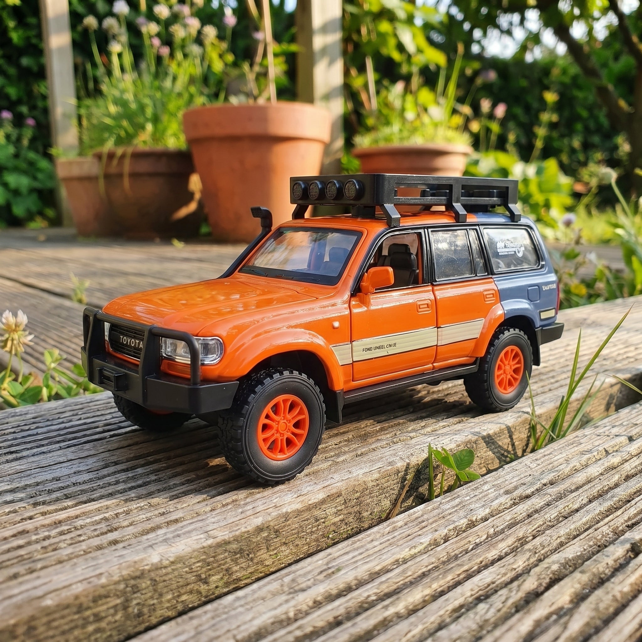 Land Cruiser 80 Series | 1:24 Collector Die-Cast | Orange Finish