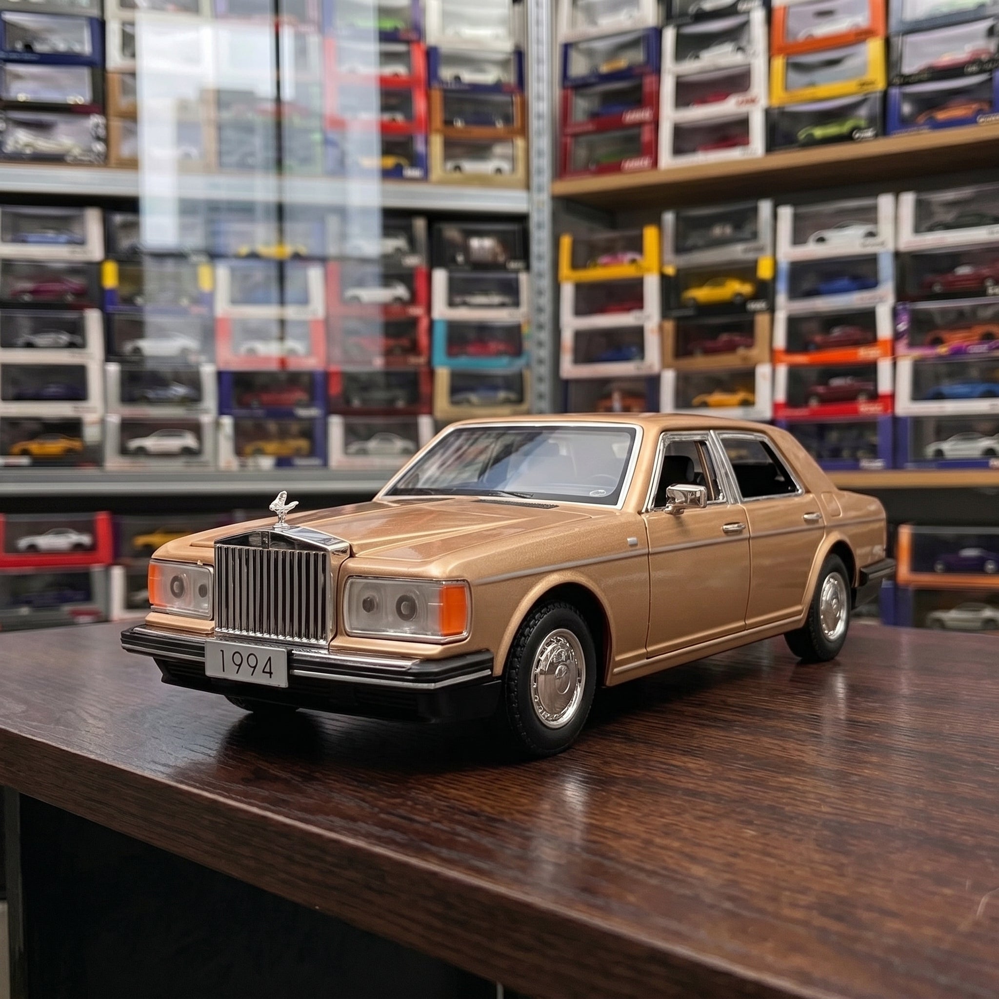 1994 Rolls-Royce | 1:32 Collector Die-Cast | Champagne Gold Finish
